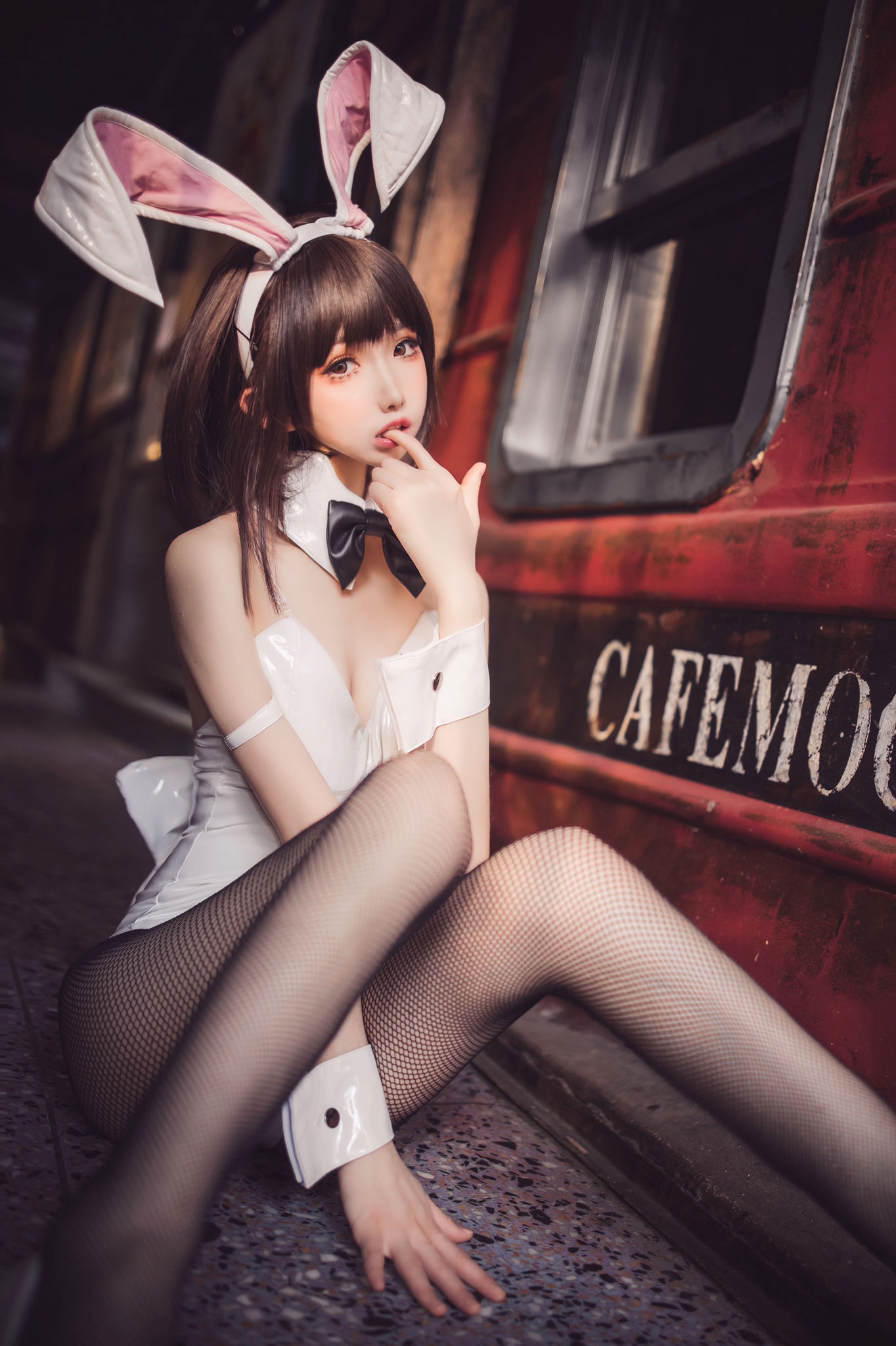 [网红COSER写真] Coser衣衣 - 加藤惠兔女郎第5张