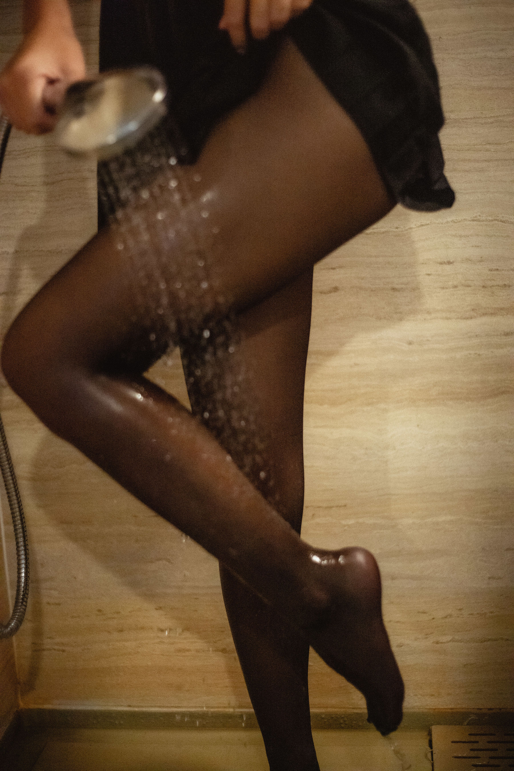 [COS福利] 阳光美少女萌芽儿o0 - 浴室JK黑丝第7张