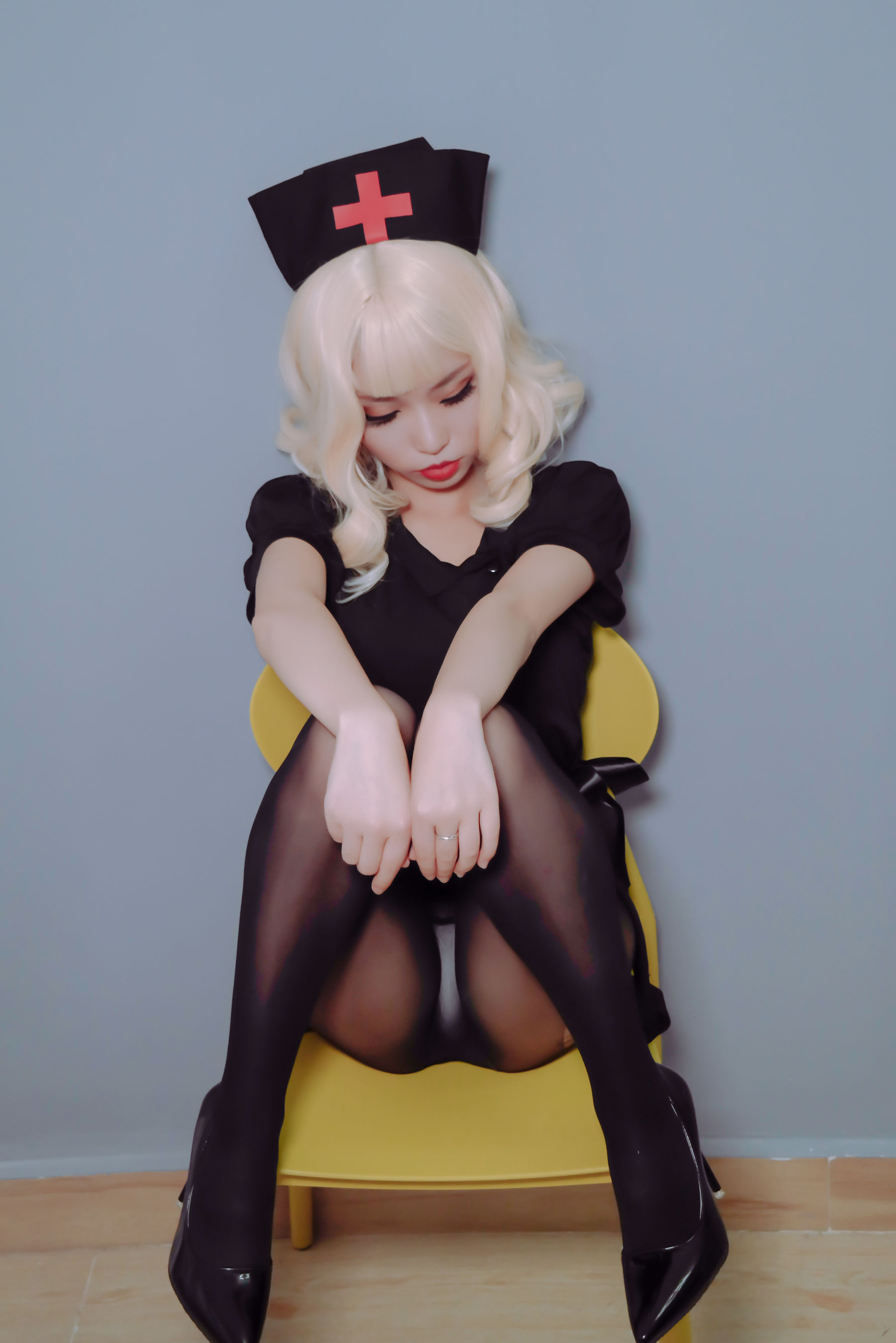 [COS福利] 萌妹白易子教主 - 黑化护士第5张