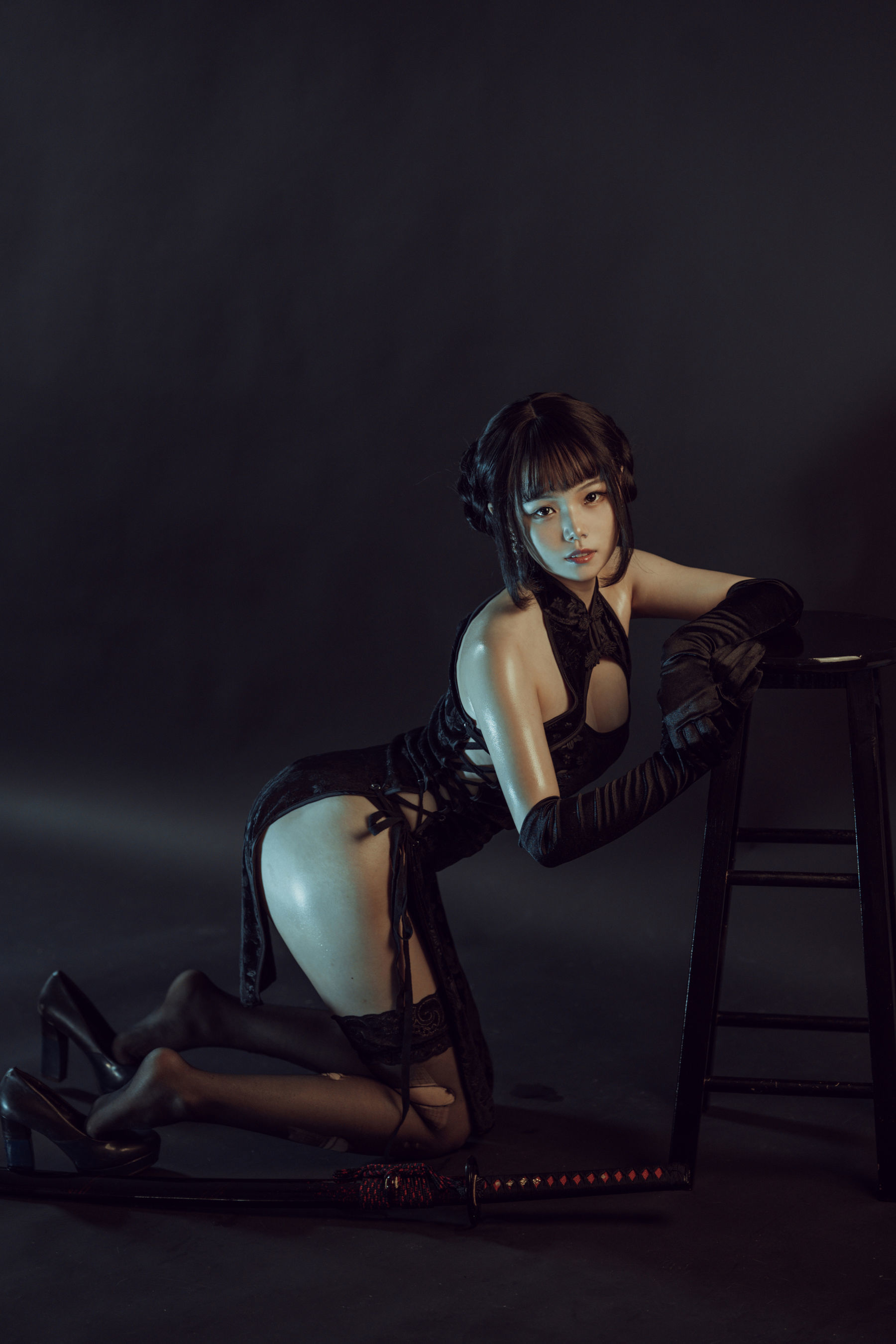 [网红COSER] 七月喵子 - 黑旗袍第6张