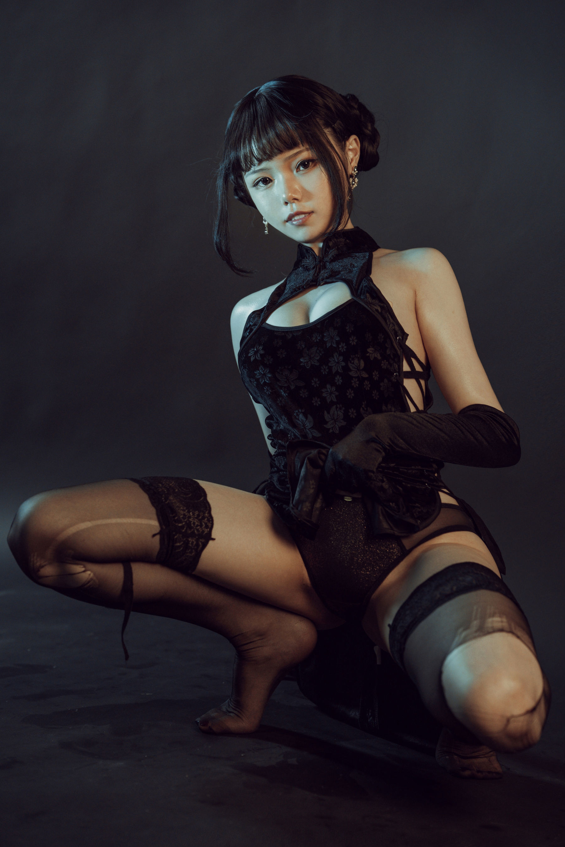 [网红COSER] 七月喵子 - 黑旗袍第2张