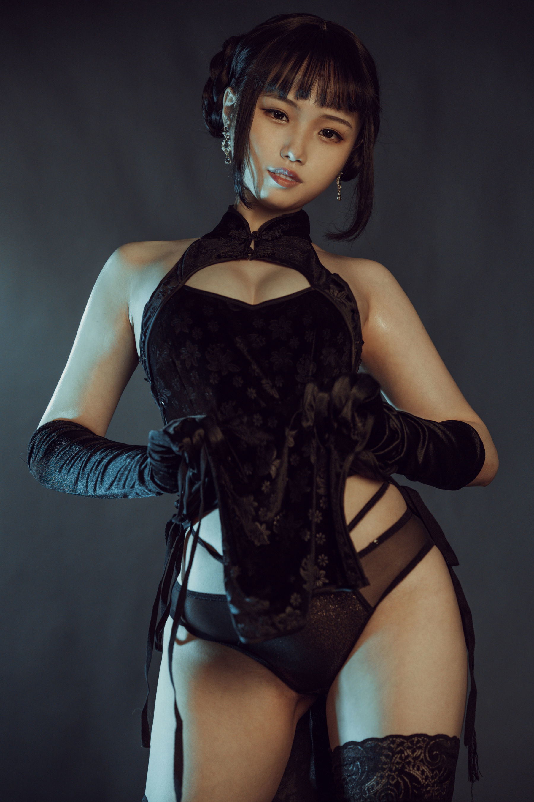 [网红COSER] 七月喵子 - 黑旗袍第10张