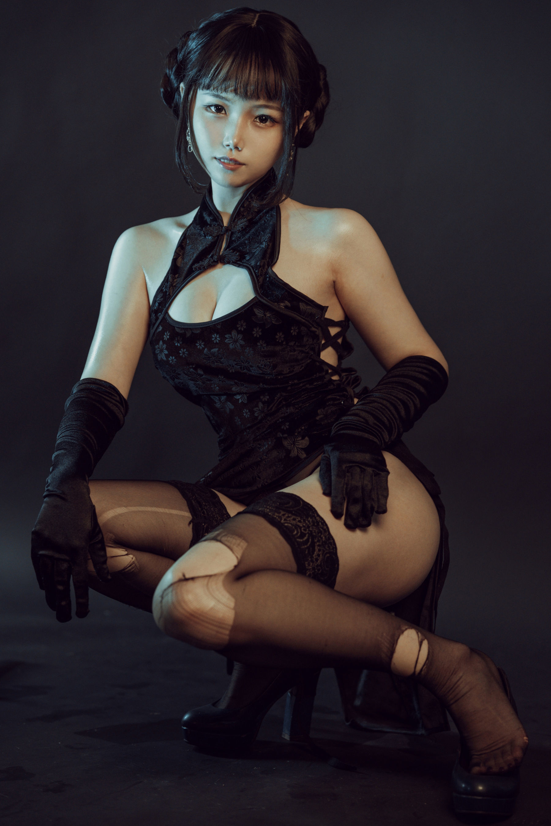 [网红COSER] 七月喵子 - 黑旗袍第11张