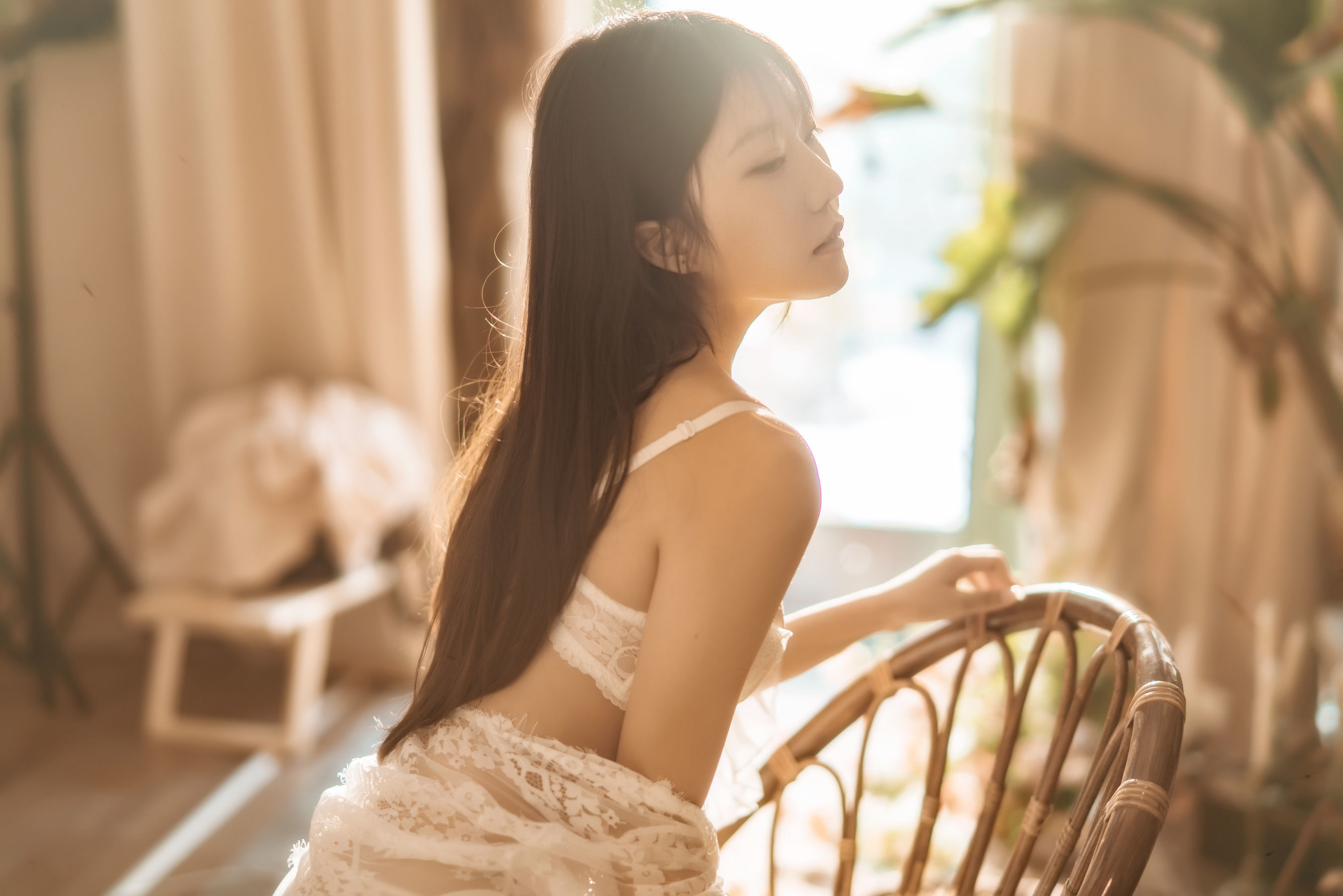 [网红COSER] 香草喵露露 - 室内白色蕾丝第4张