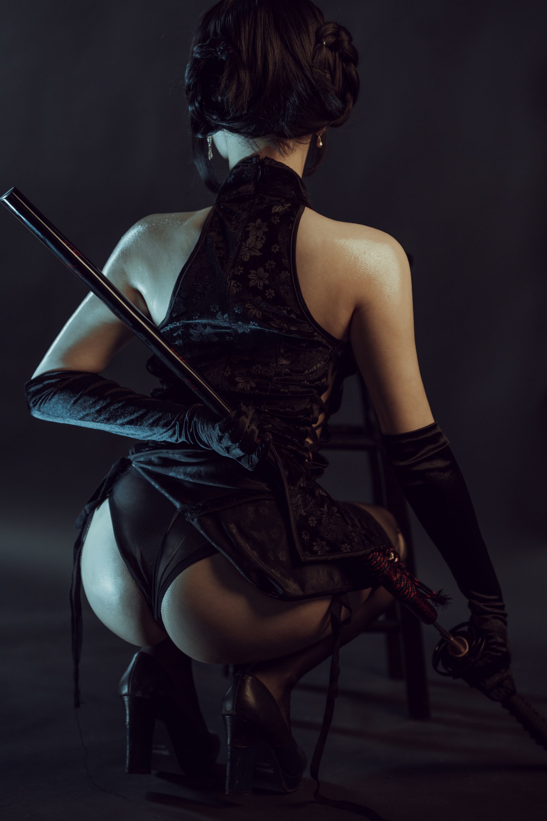 [网红COSER] 七月喵子 - 黑旗袍第4张