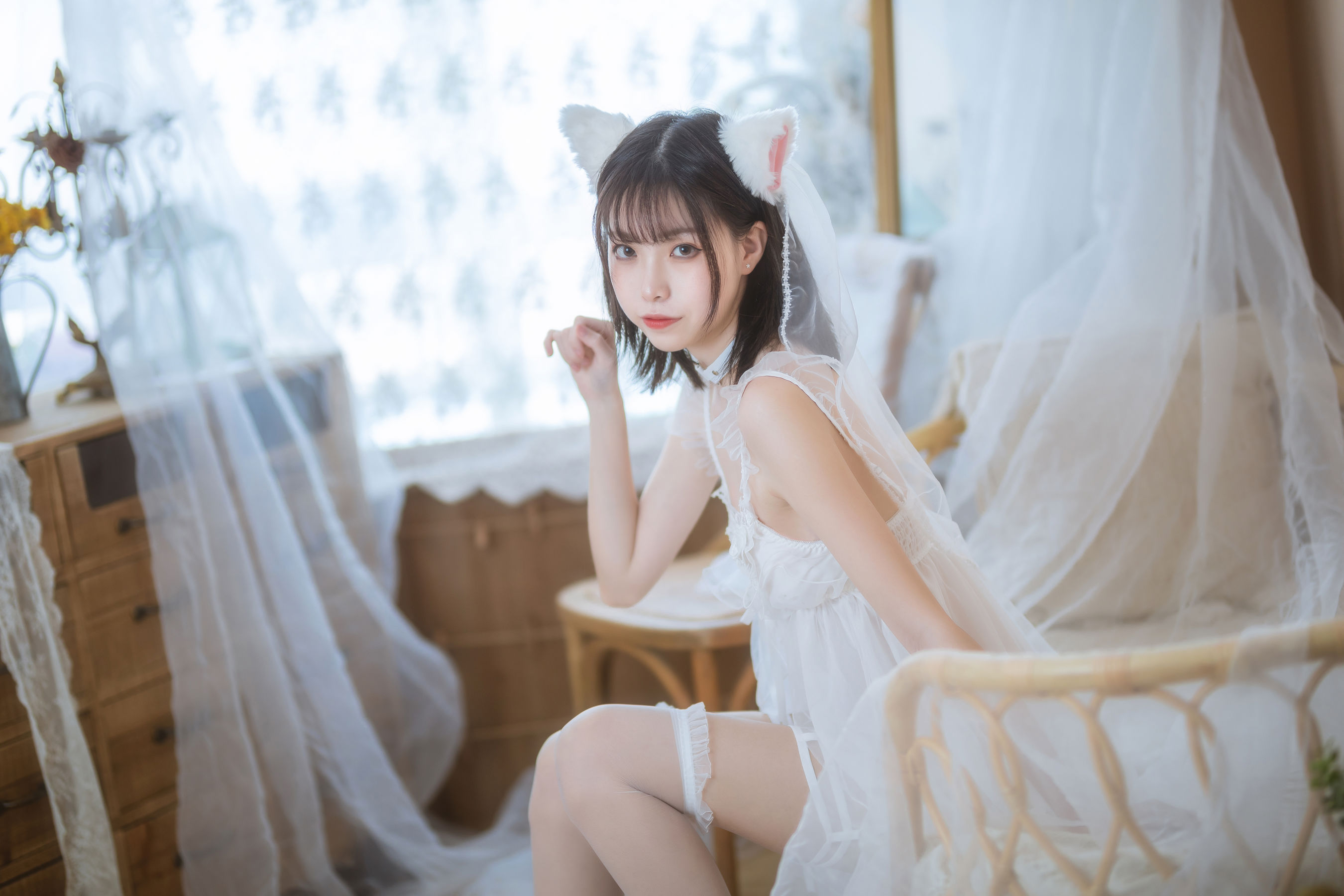 [福利COS] 许岚 - 少女白色裙第1张