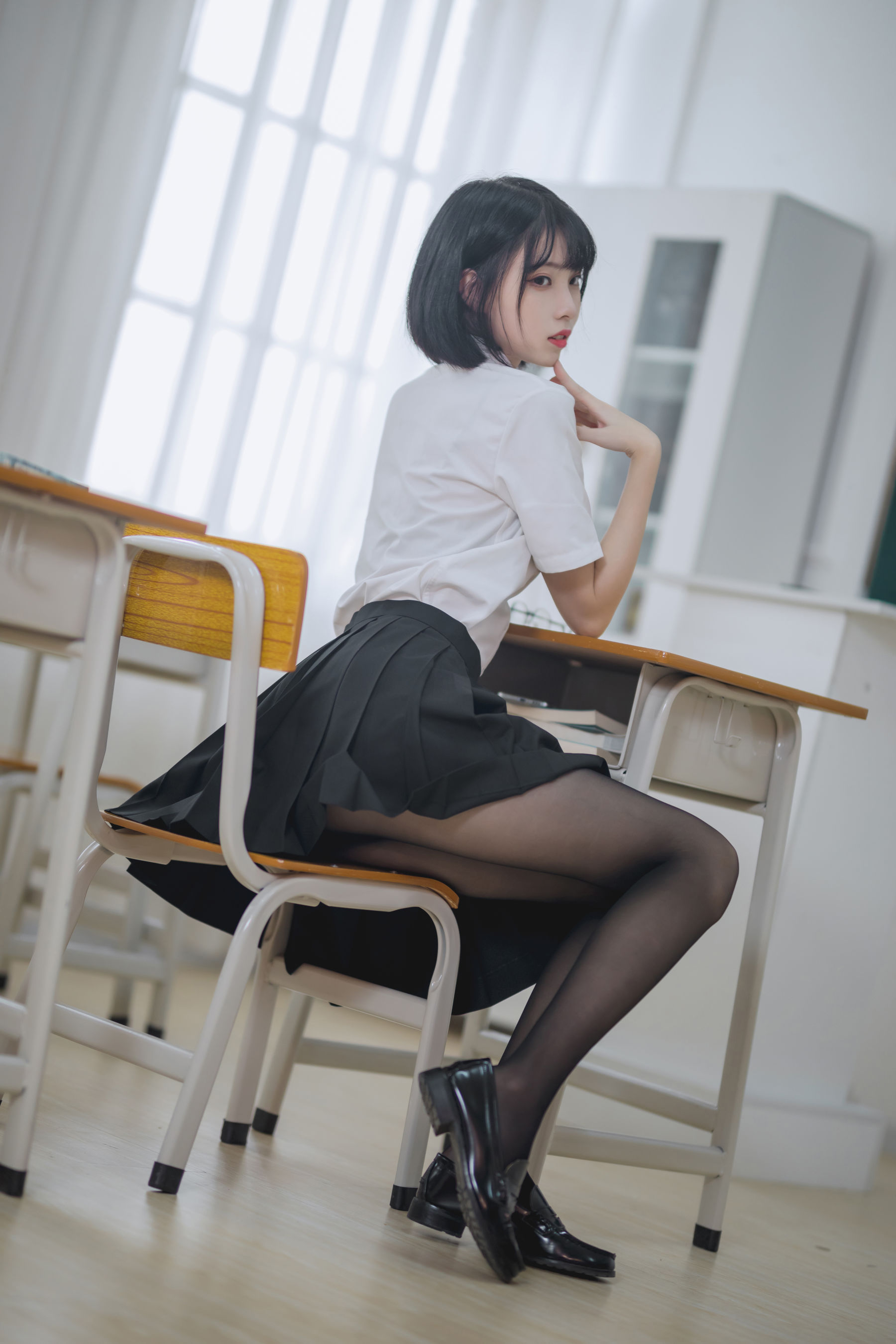 [福利COS] 许岚 - 教室jk黑丝第4张