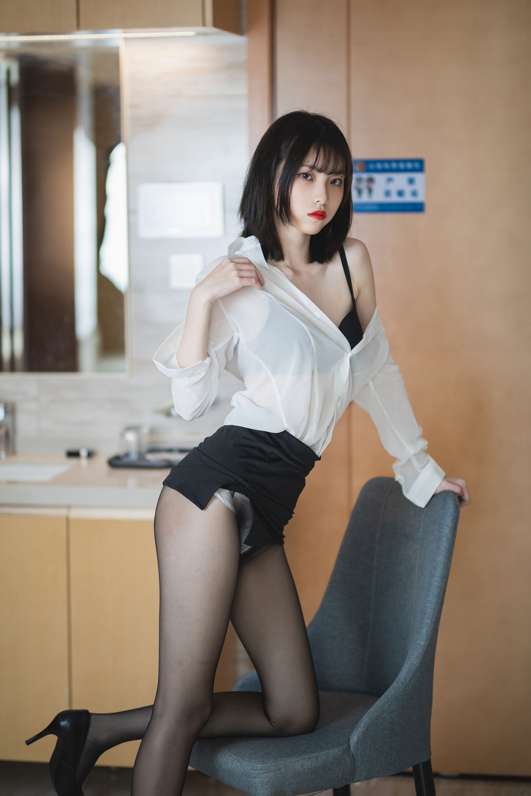 [福利COS] 许岚 - OL制服第13张