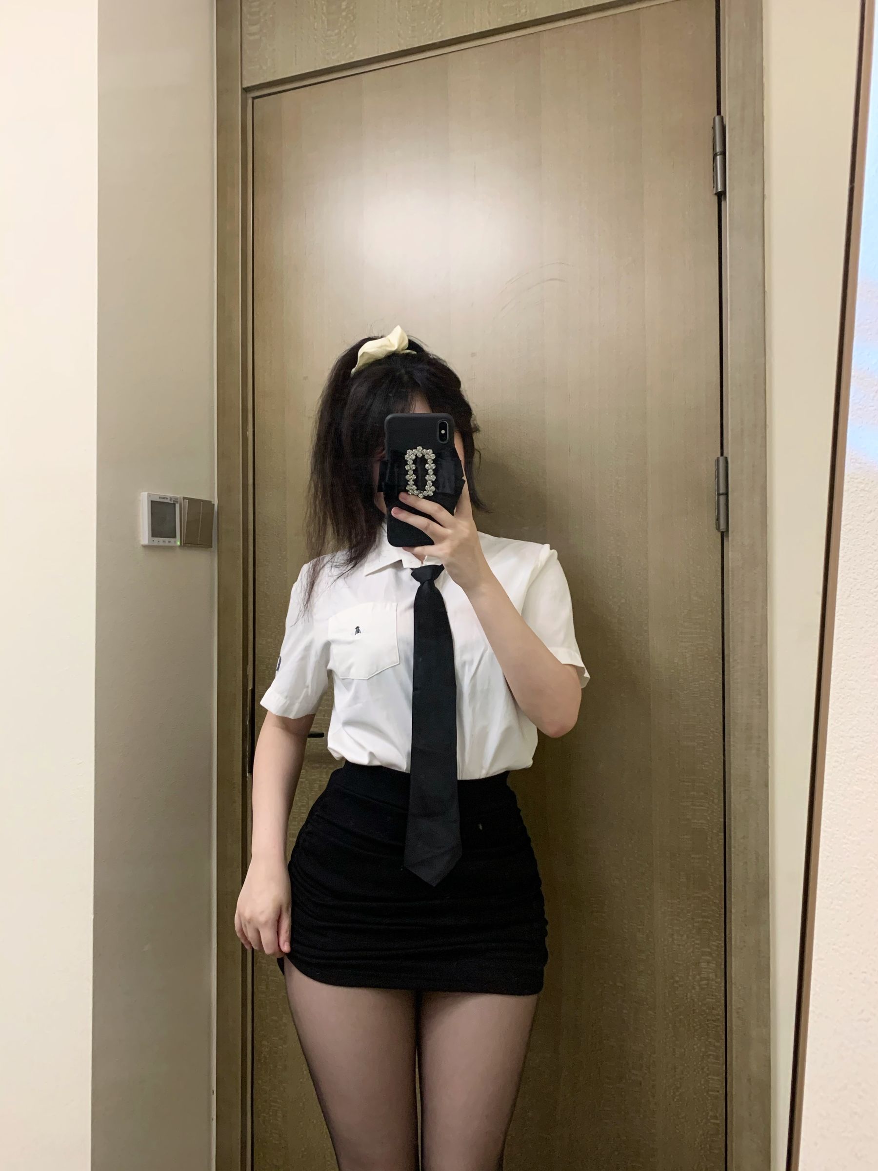 [福利COS] 蜜桃少女是依酱呀 - 刚入职的新人第8张