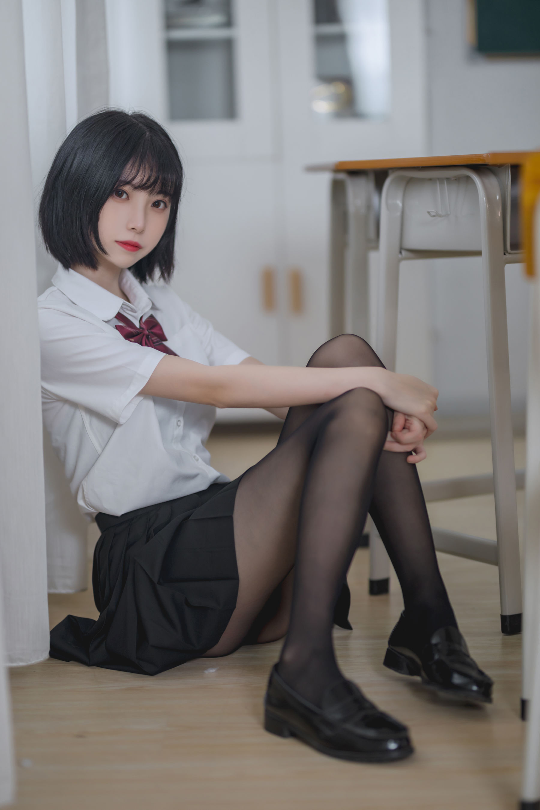 [福利COS] 许岚 - 教室jk黑丝第1张