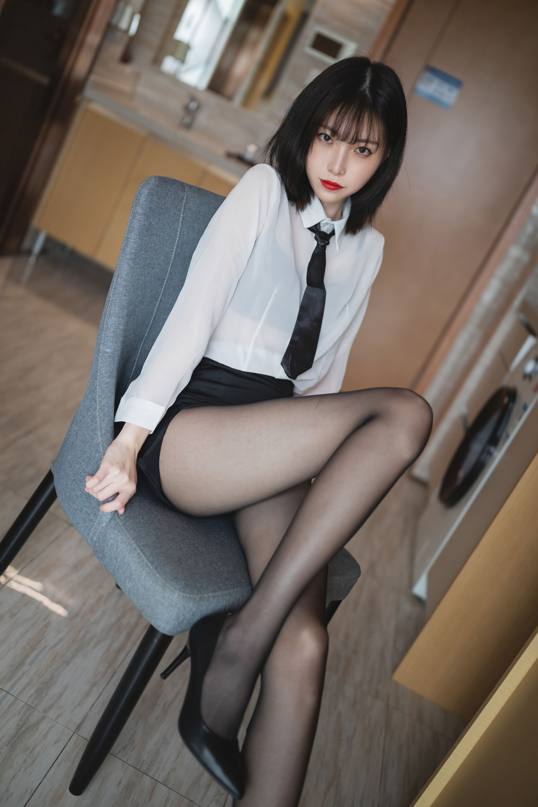 [福利COS] 许岚 - OL制服第3张
