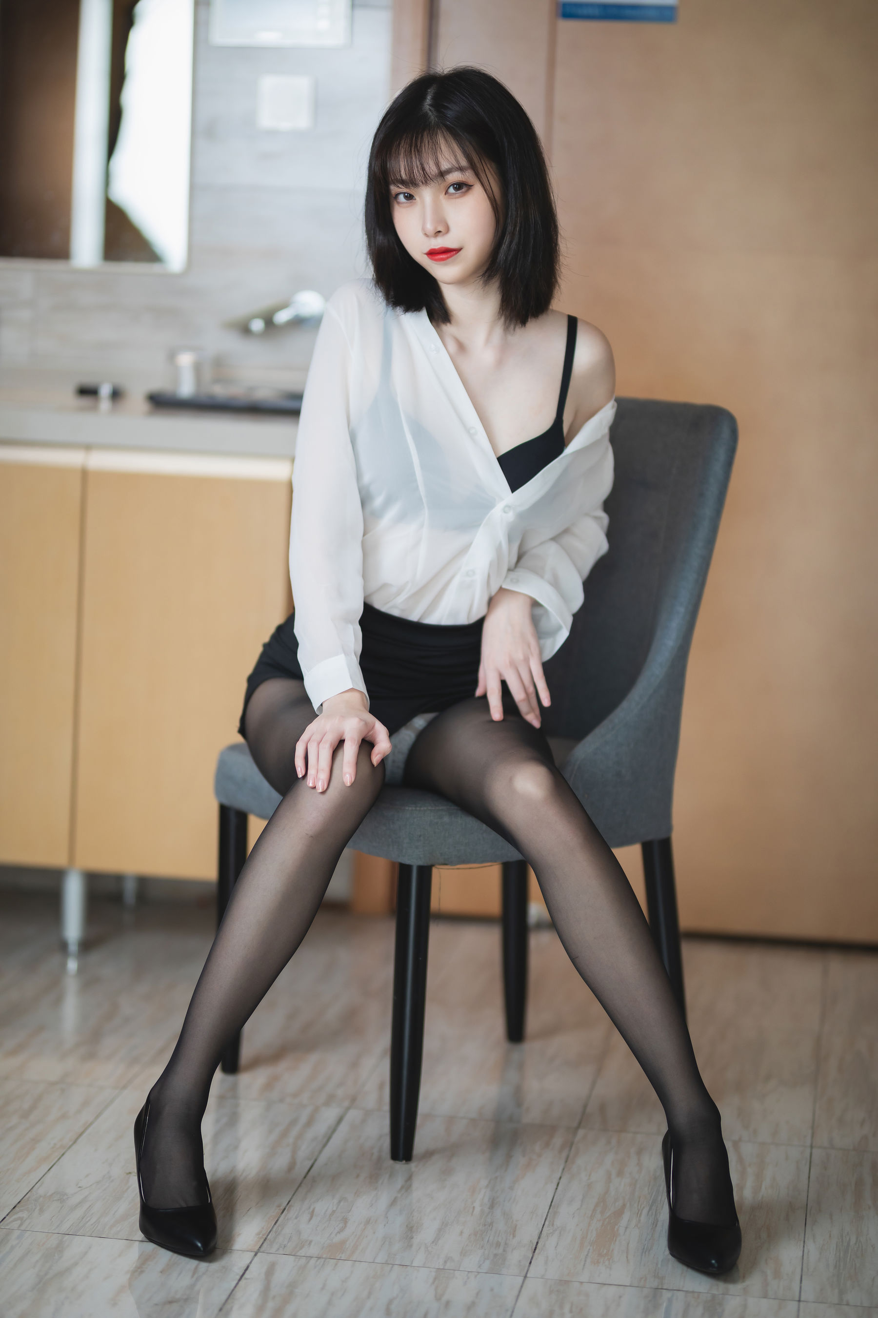 [福利COS] 许岚 - OL制服第12张