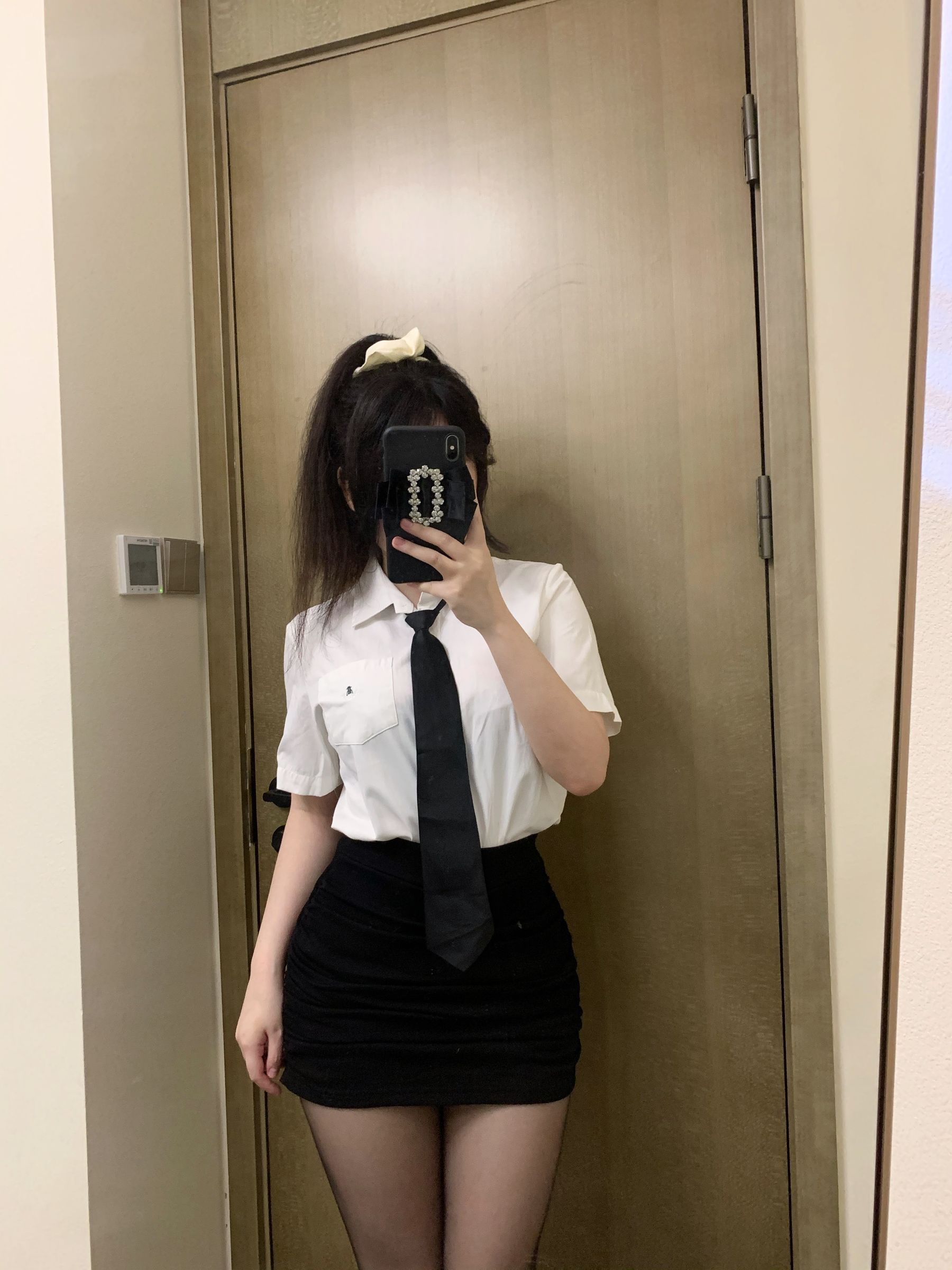[福利COS] 蜜桃少女是依酱呀 - 刚入职的新人第8张