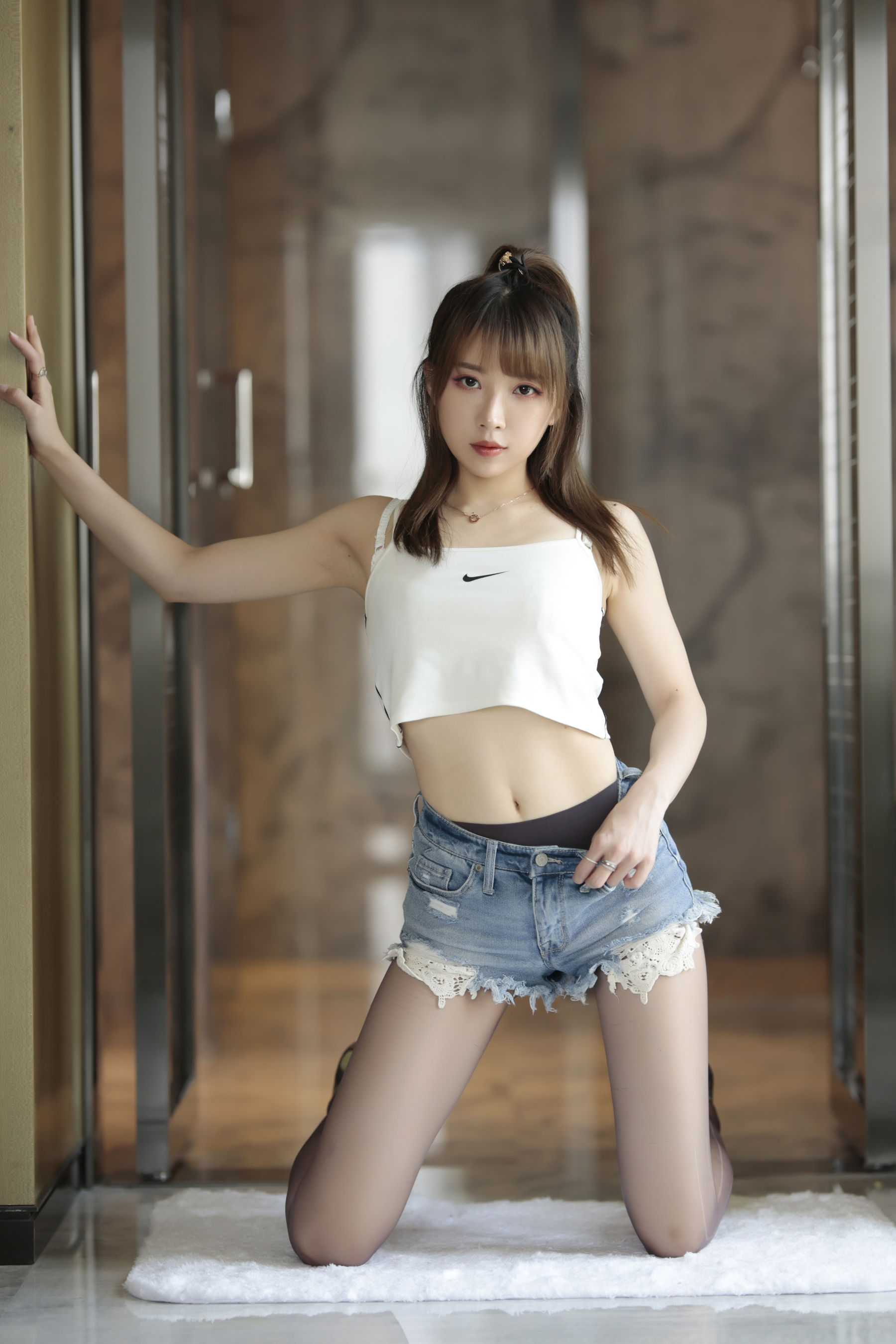 [福利COS] 斗鱼主播小女巫露娜 - 牛仔小裤裤第22张