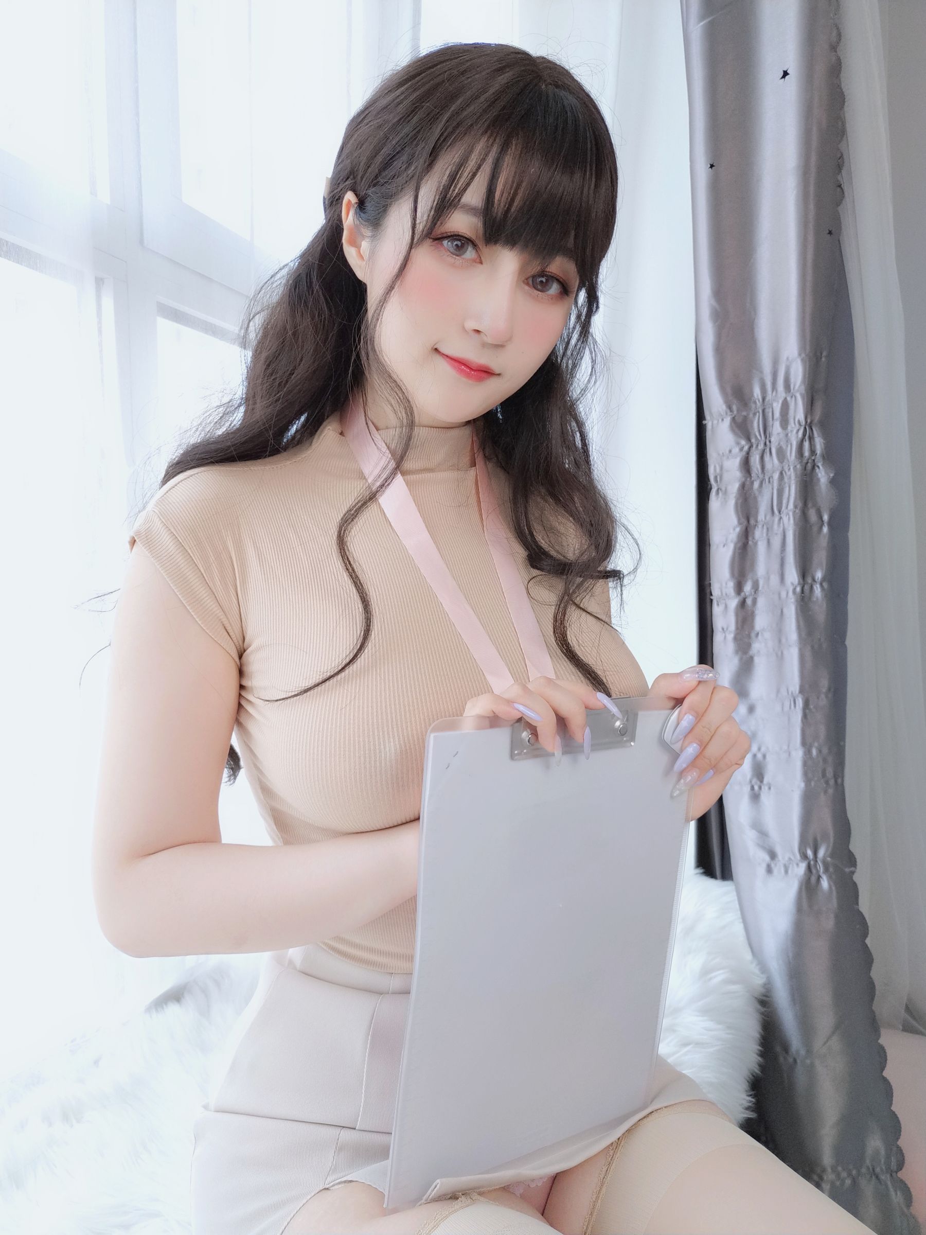 [福利COS] Coser小姐姐白银 - 仕事中の後輩第1张
