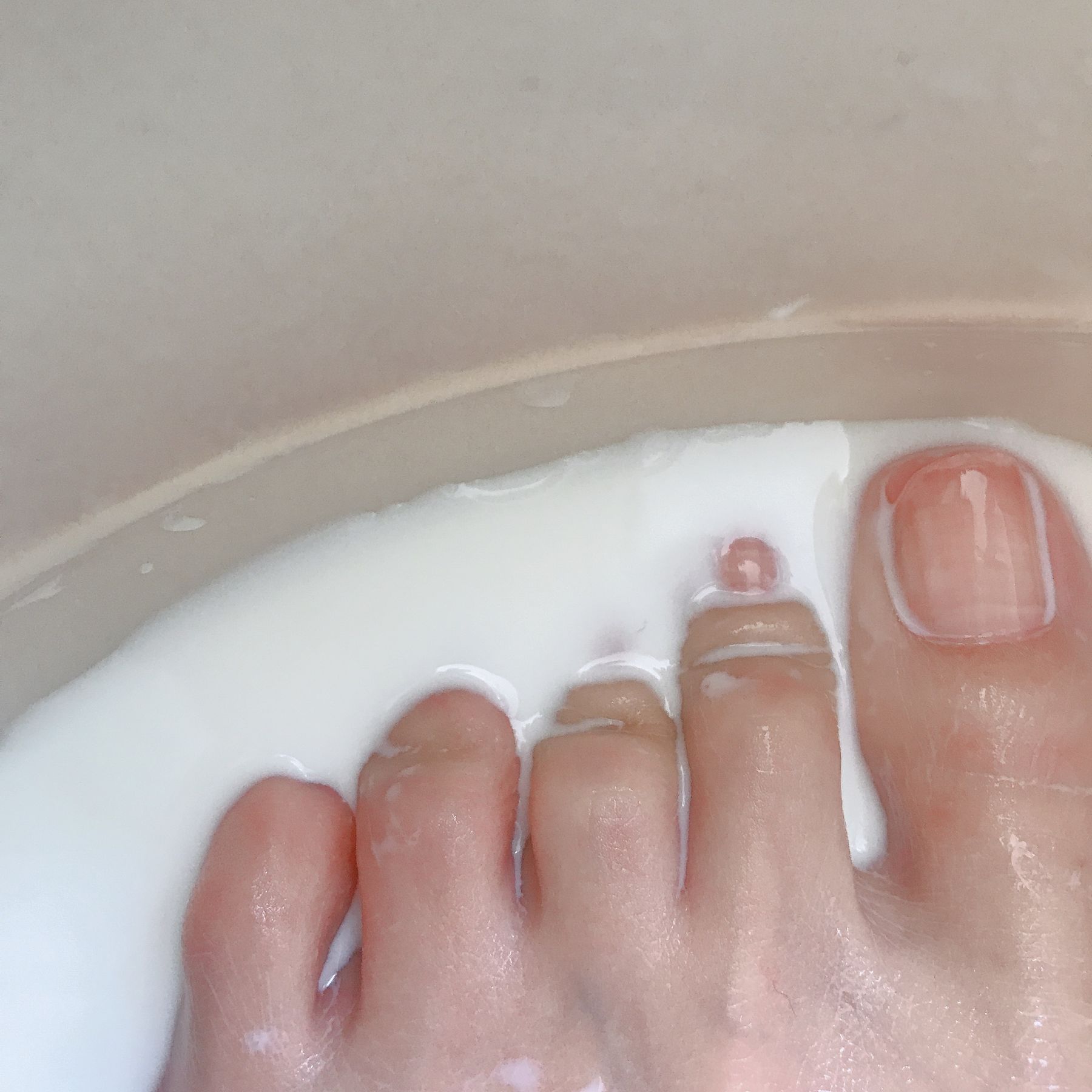 [福利COS] 安乔乔儿(Nia乔乔) No.001 牛奶洗脚第33张