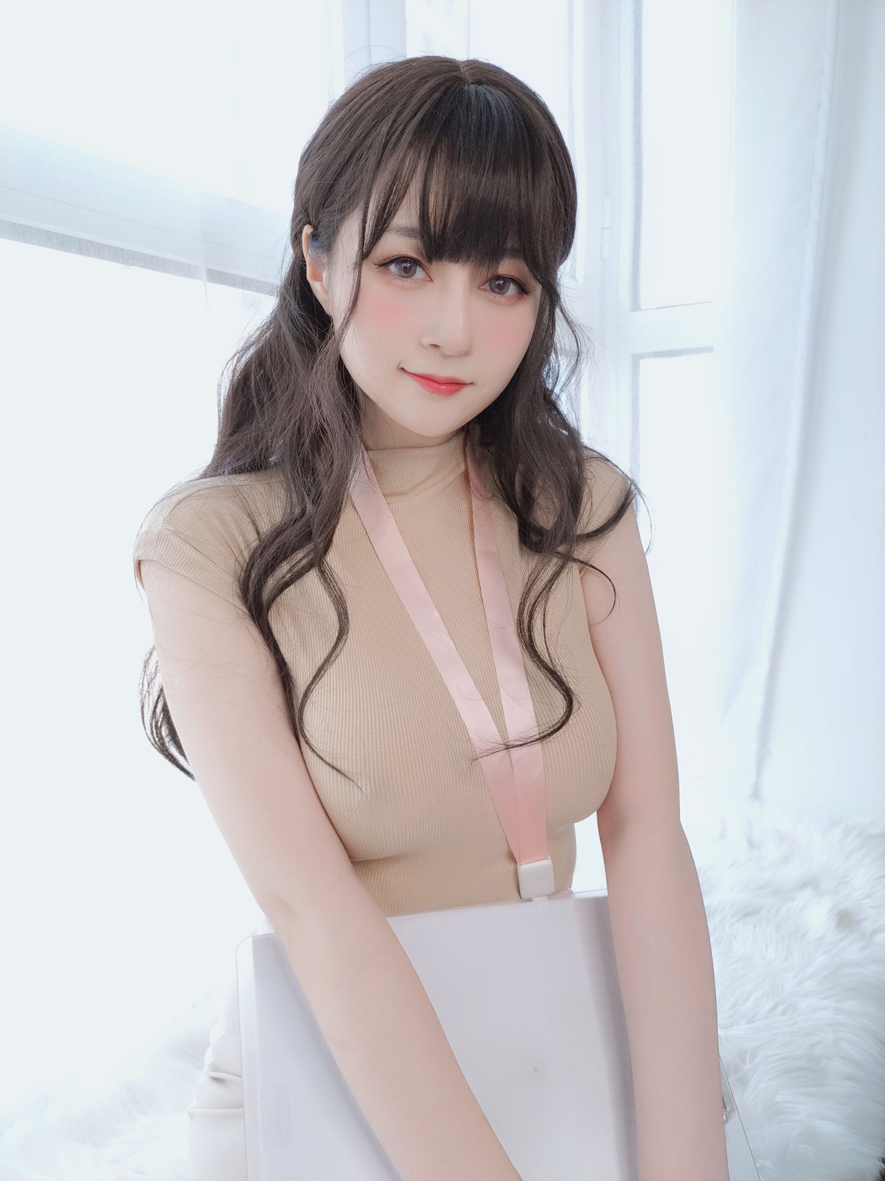 [福利COS] Coser小姐姐白银 - 会社の後輩第1张