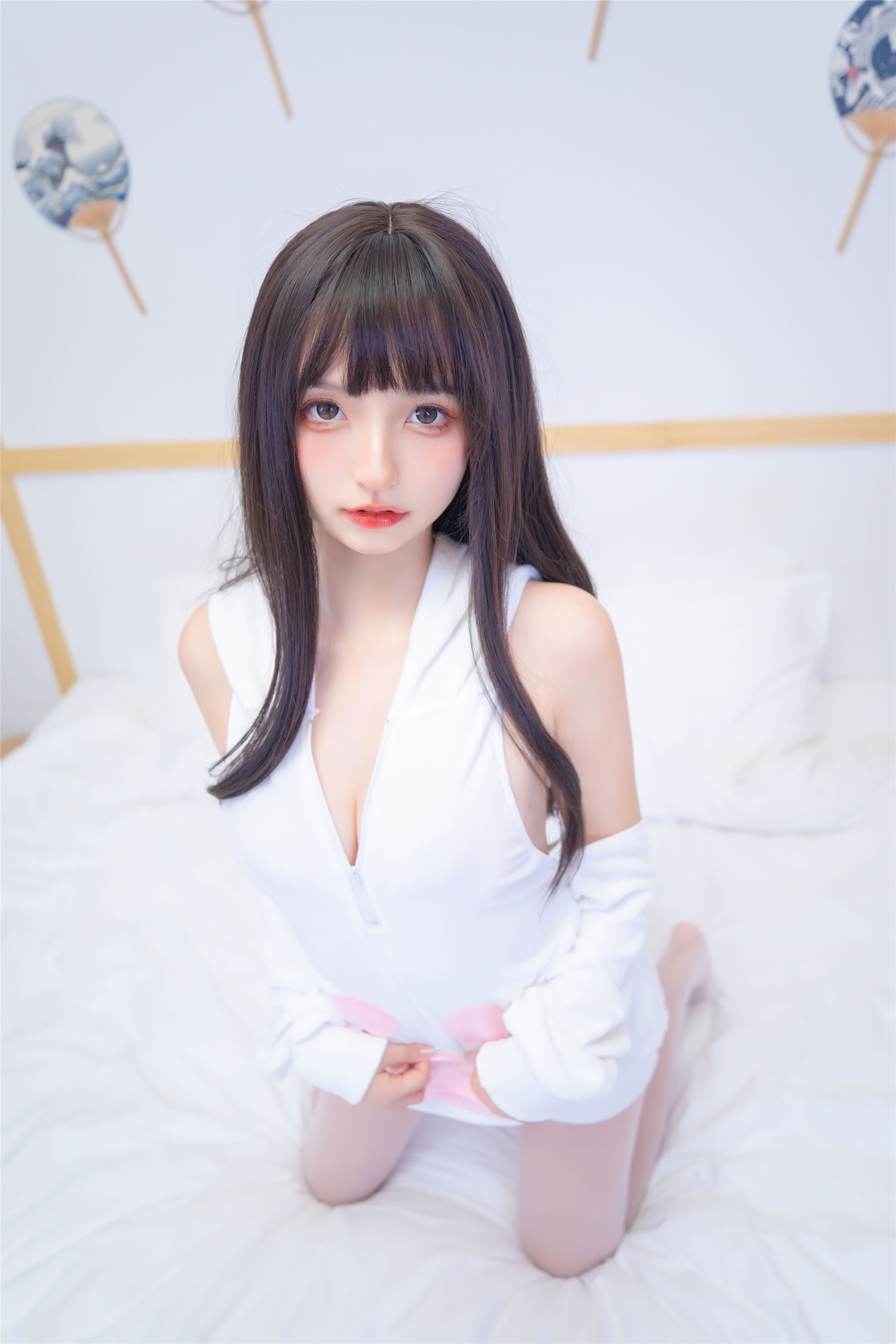 [网红COS] 萝莉神楽板真冬 白猫咪第3张