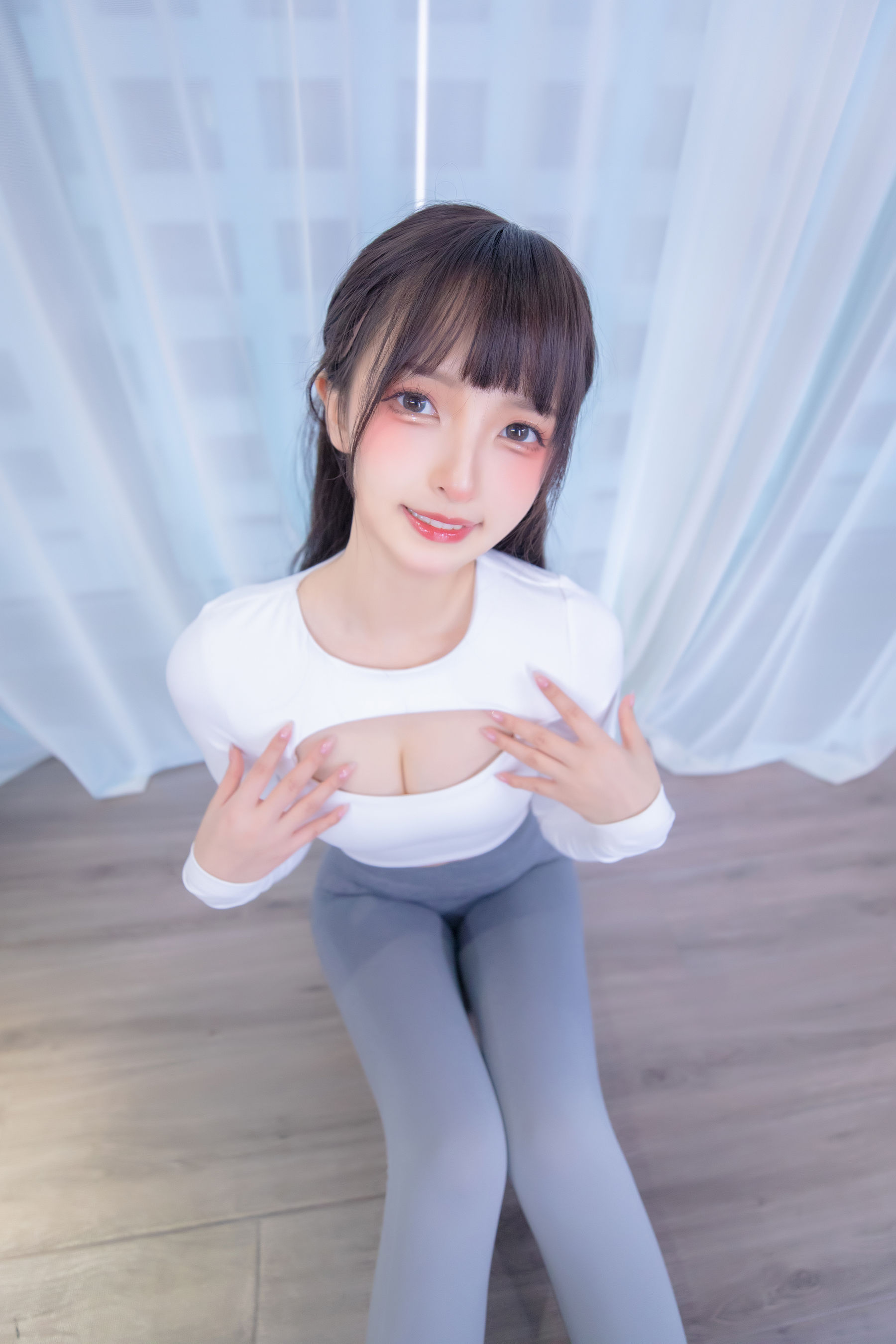 [网红COS] 萝莉神楽板真冬 瑜伽少女第23张