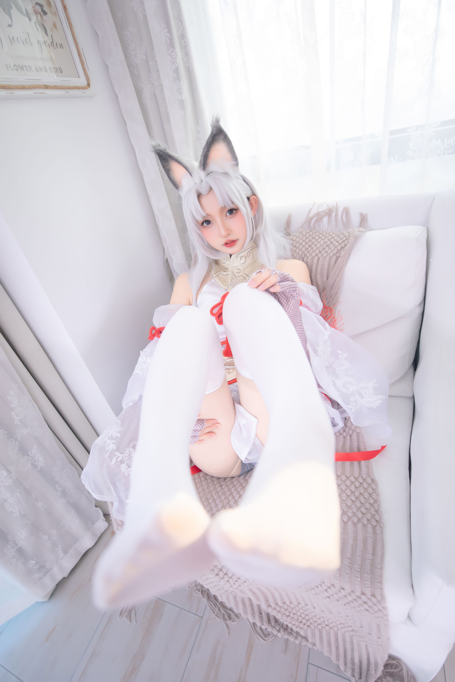 [网红COS] 萝莉神楽板真冬 白丝胡桃第1张