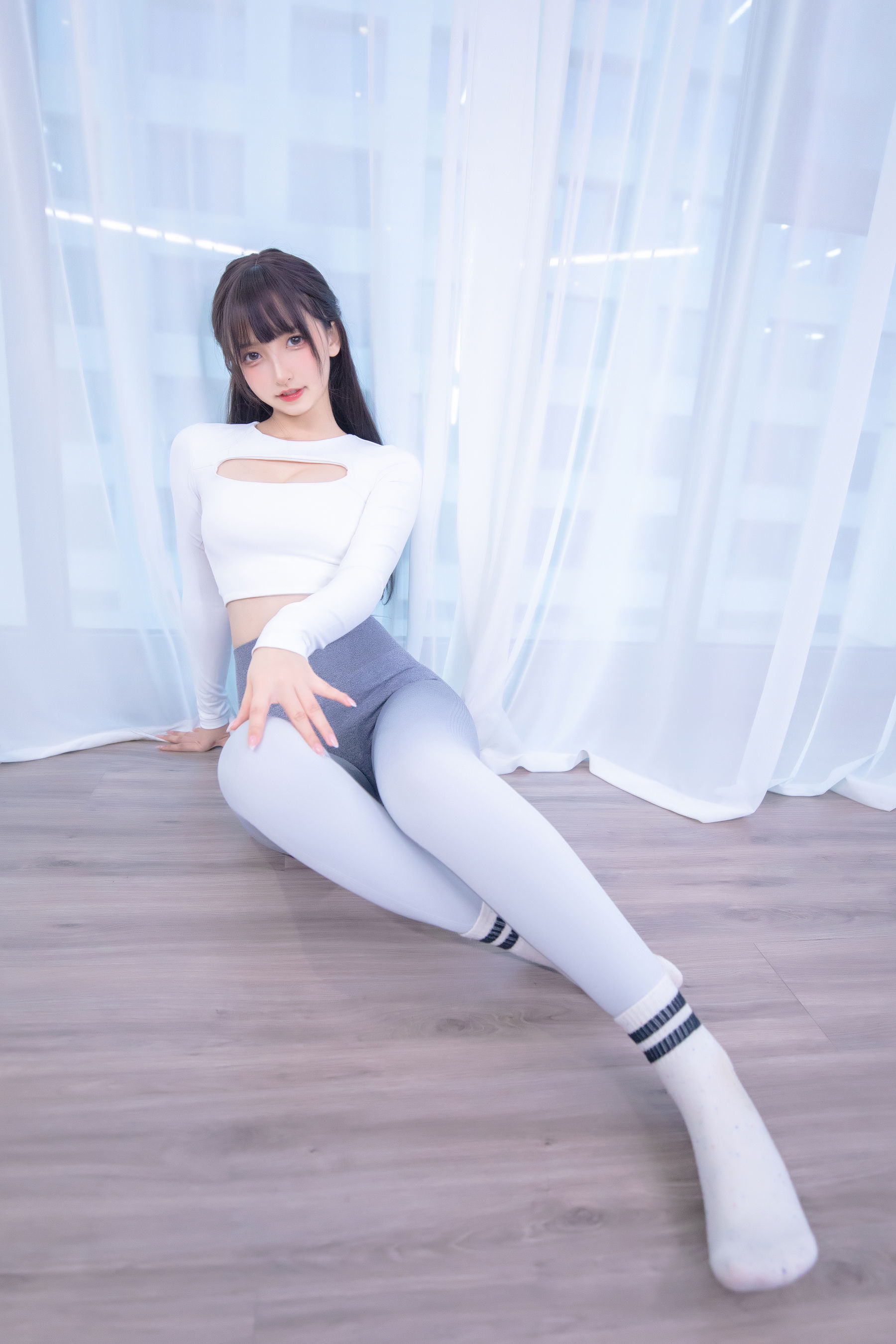 [网红COS] 萝莉神楽板真冬 瑜伽少女第25张