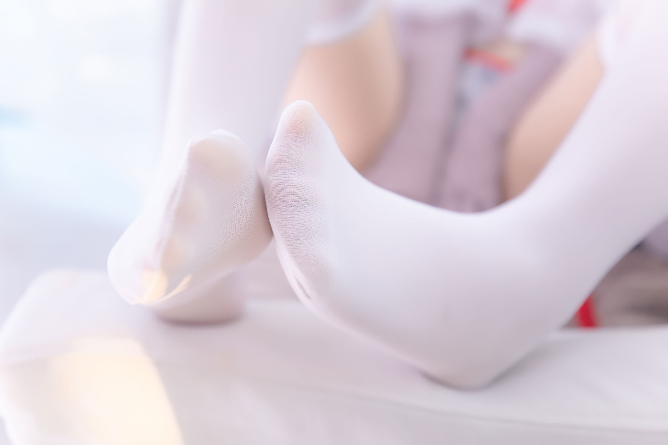 [网红COS] 萝莉神楽板真冬 白丝胡桃第9张