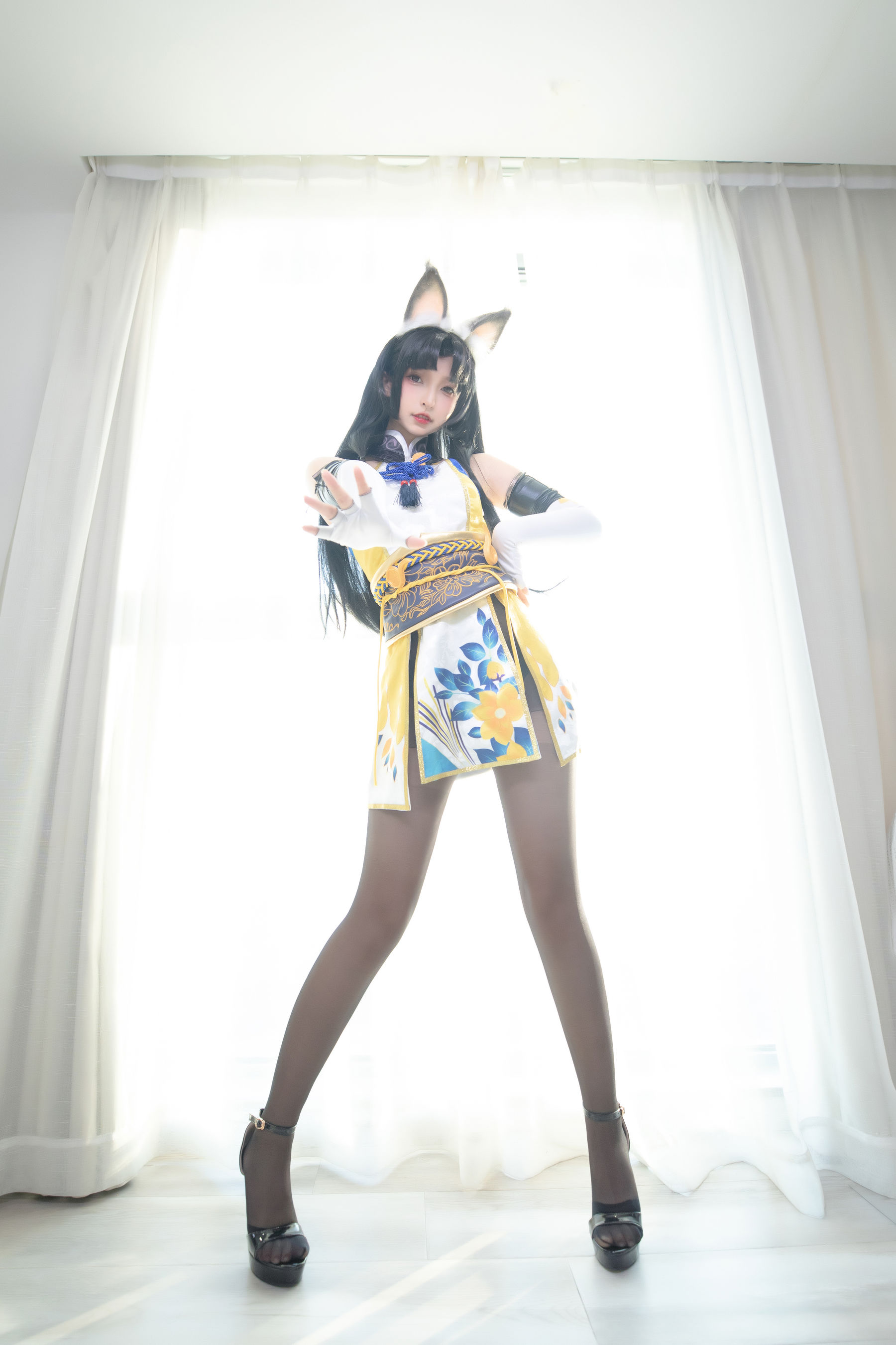 [网红COS] 萝莉神楽板真冬 黑丝胡桃第14张