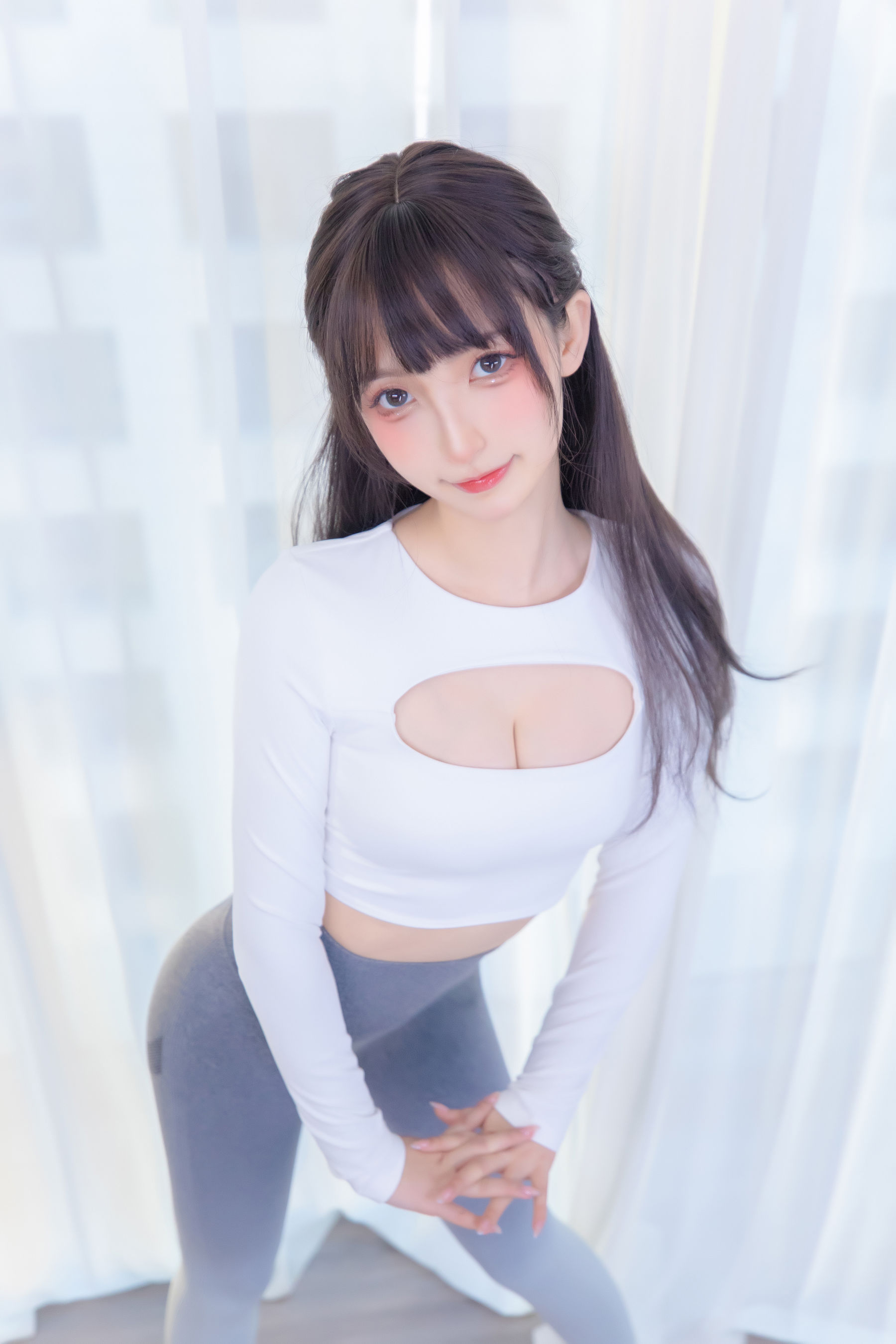 [网红COS] 萝莉神楽板真冬 瑜伽少女第9张
