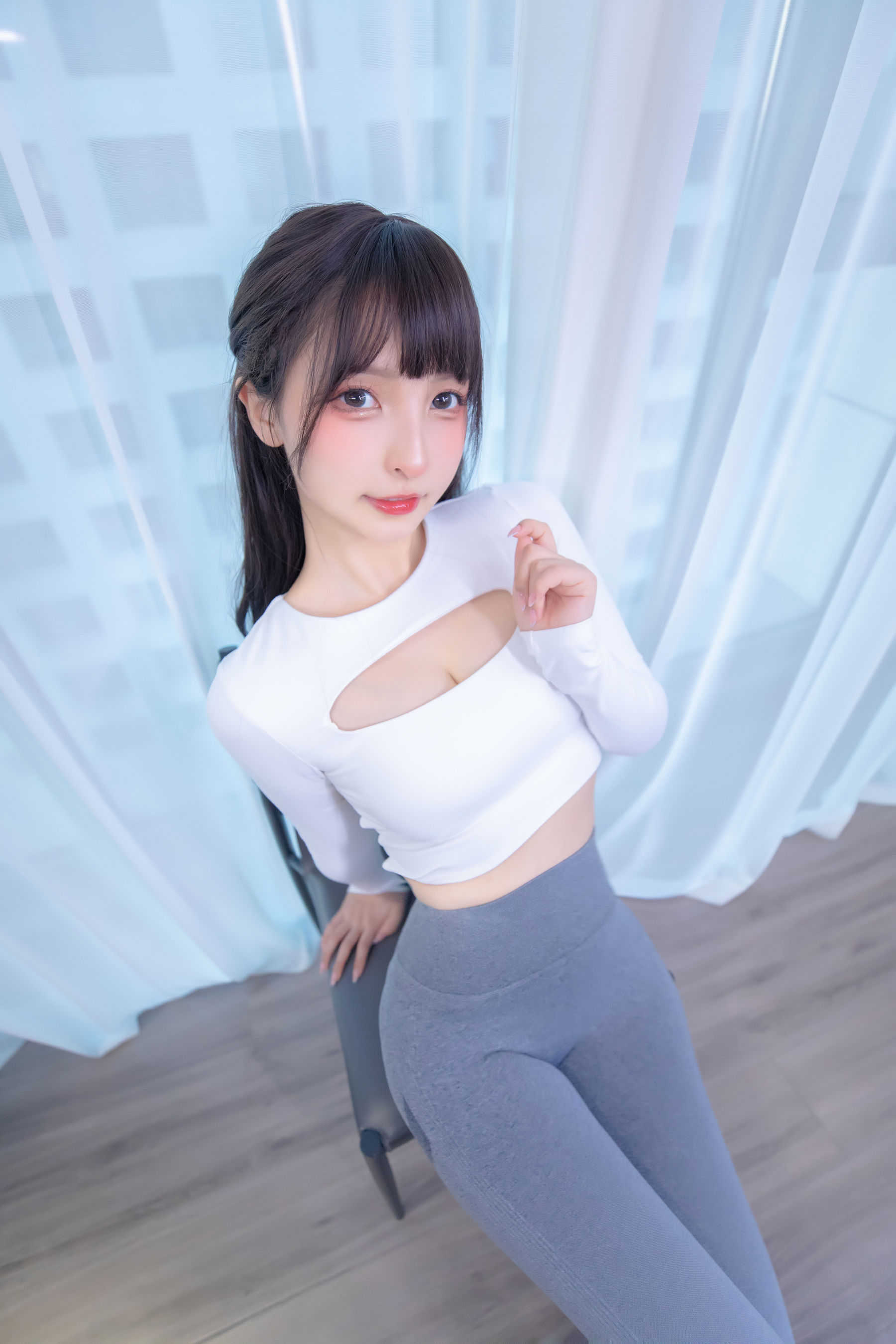 [网红COS] 萝莉神楽板真冬 瑜伽少女第13张