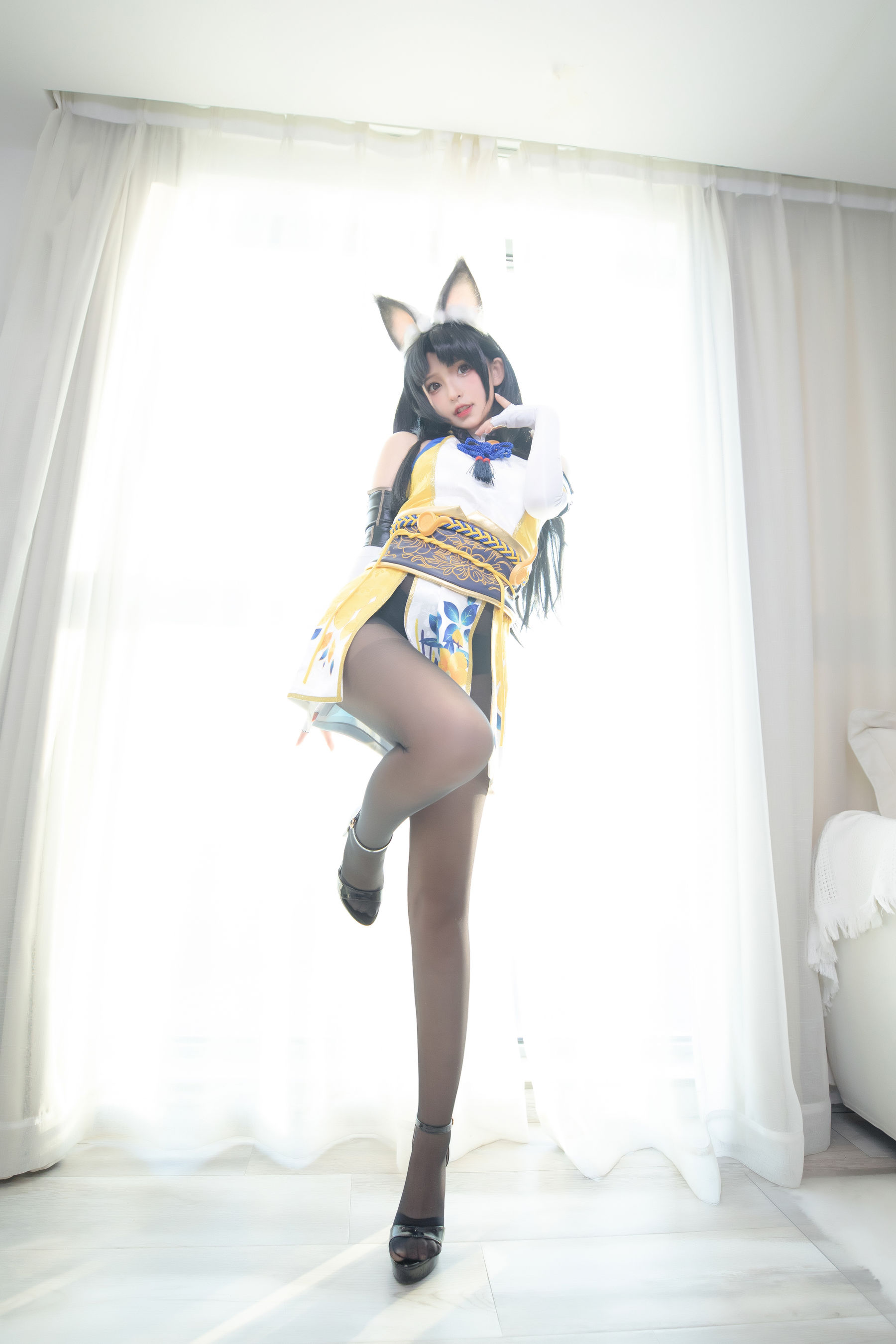 [网红COS] 萝莉神楽板真冬 黑丝胡桃第14张