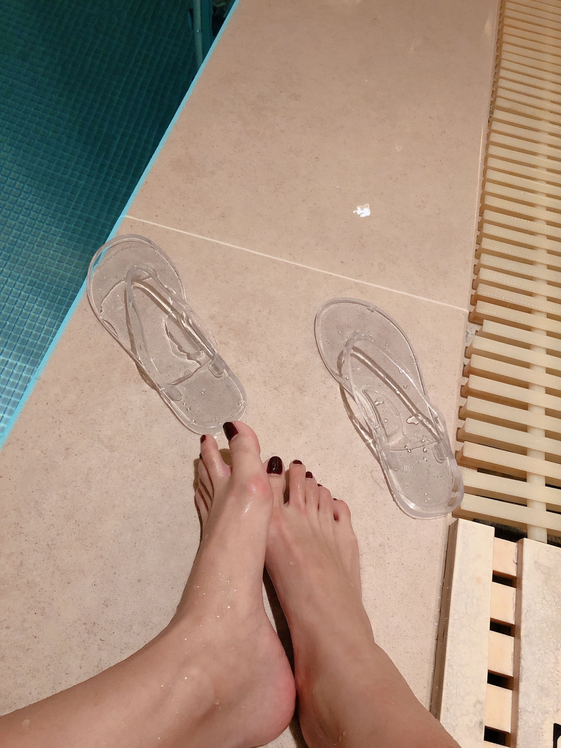 [福利COS] 安乔乔儿(Nia乔乔) No.012 泳池裸足第22张