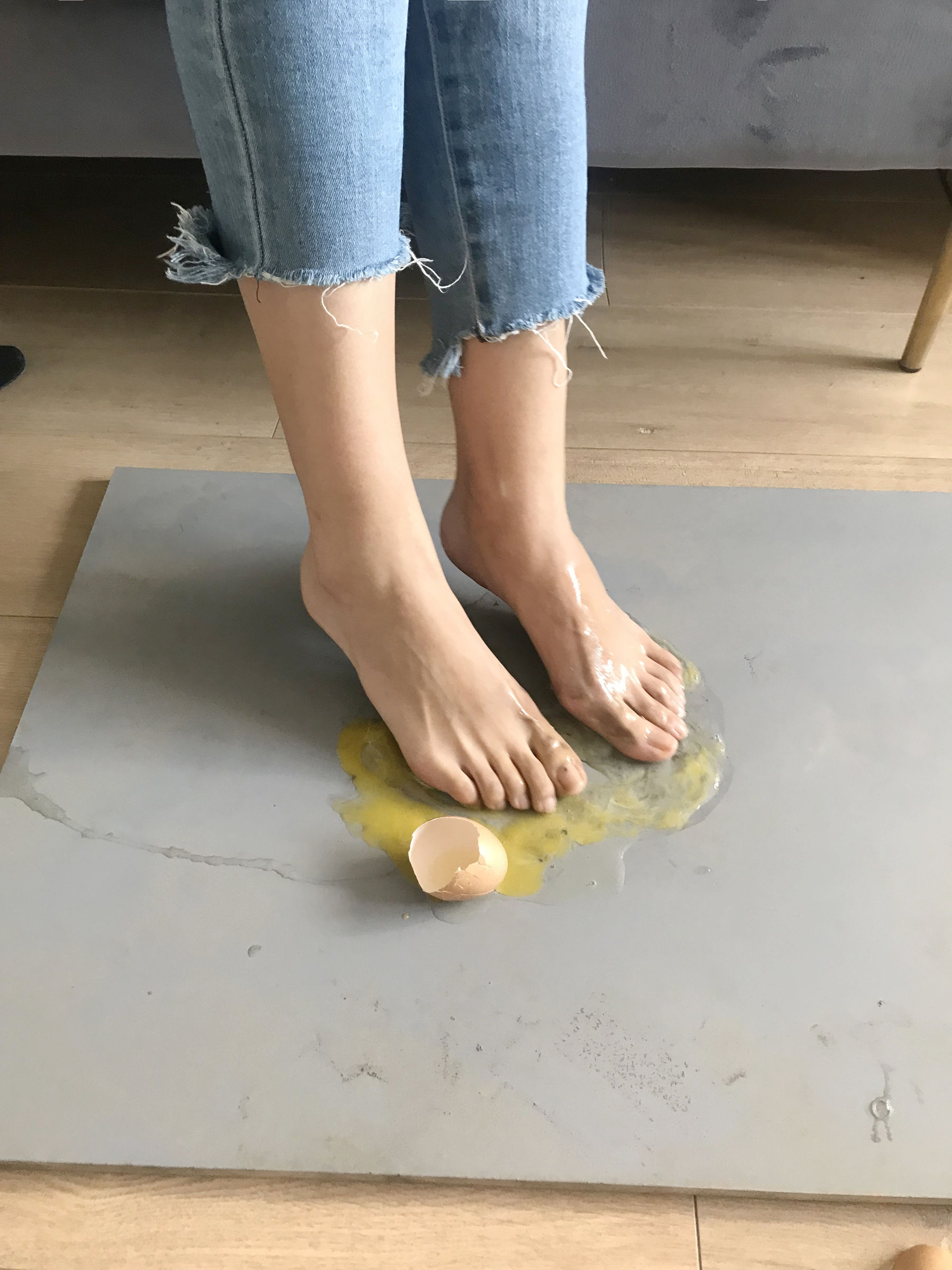 [福利COS] 安乔乔儿(Nia乔乔) No.015 脏脚踩鸡蛋第34张