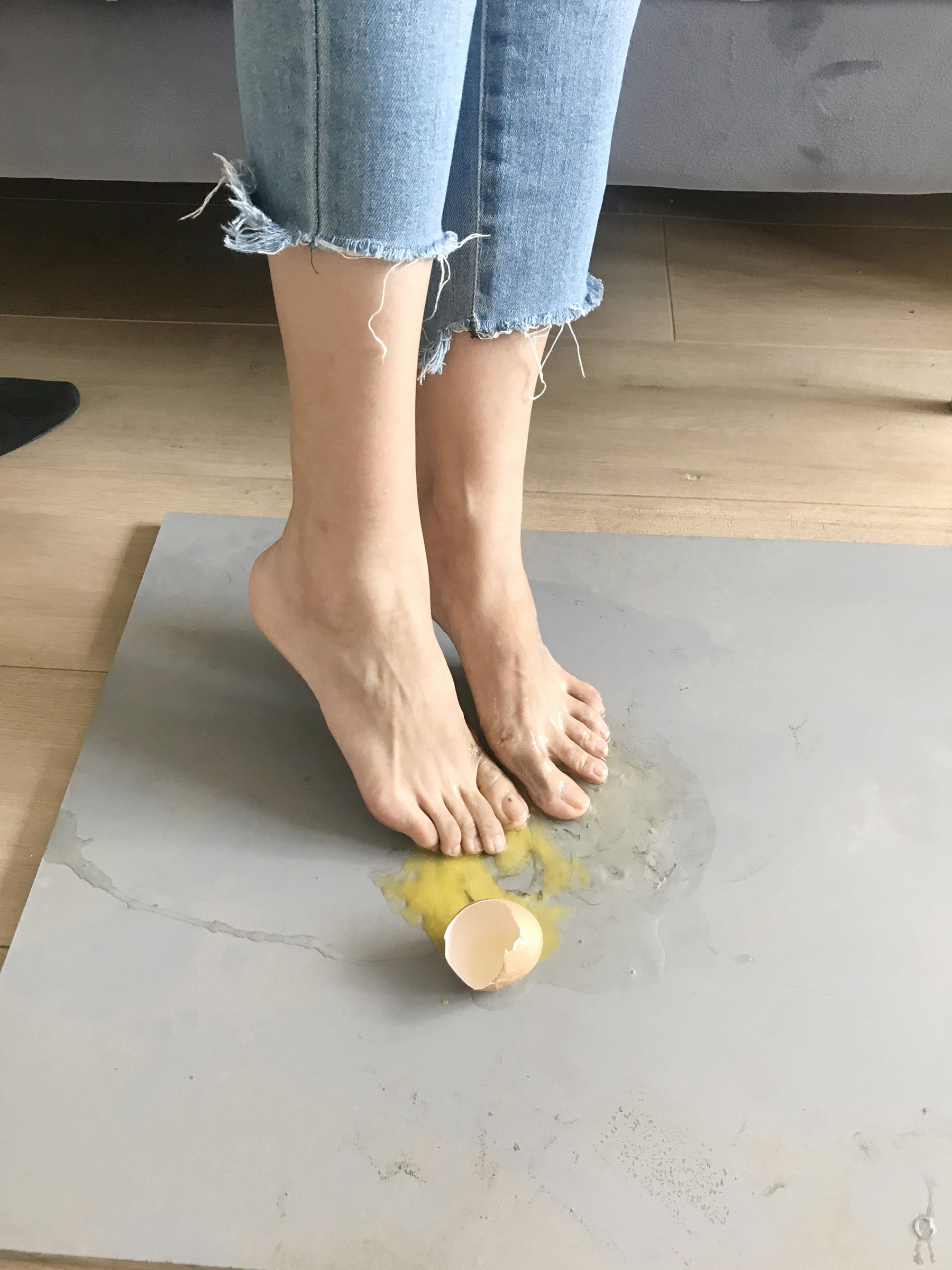 [福利COS] 安乔乔儿(Nia乔乔) No.015 脏脚踩鸡蛋第32张