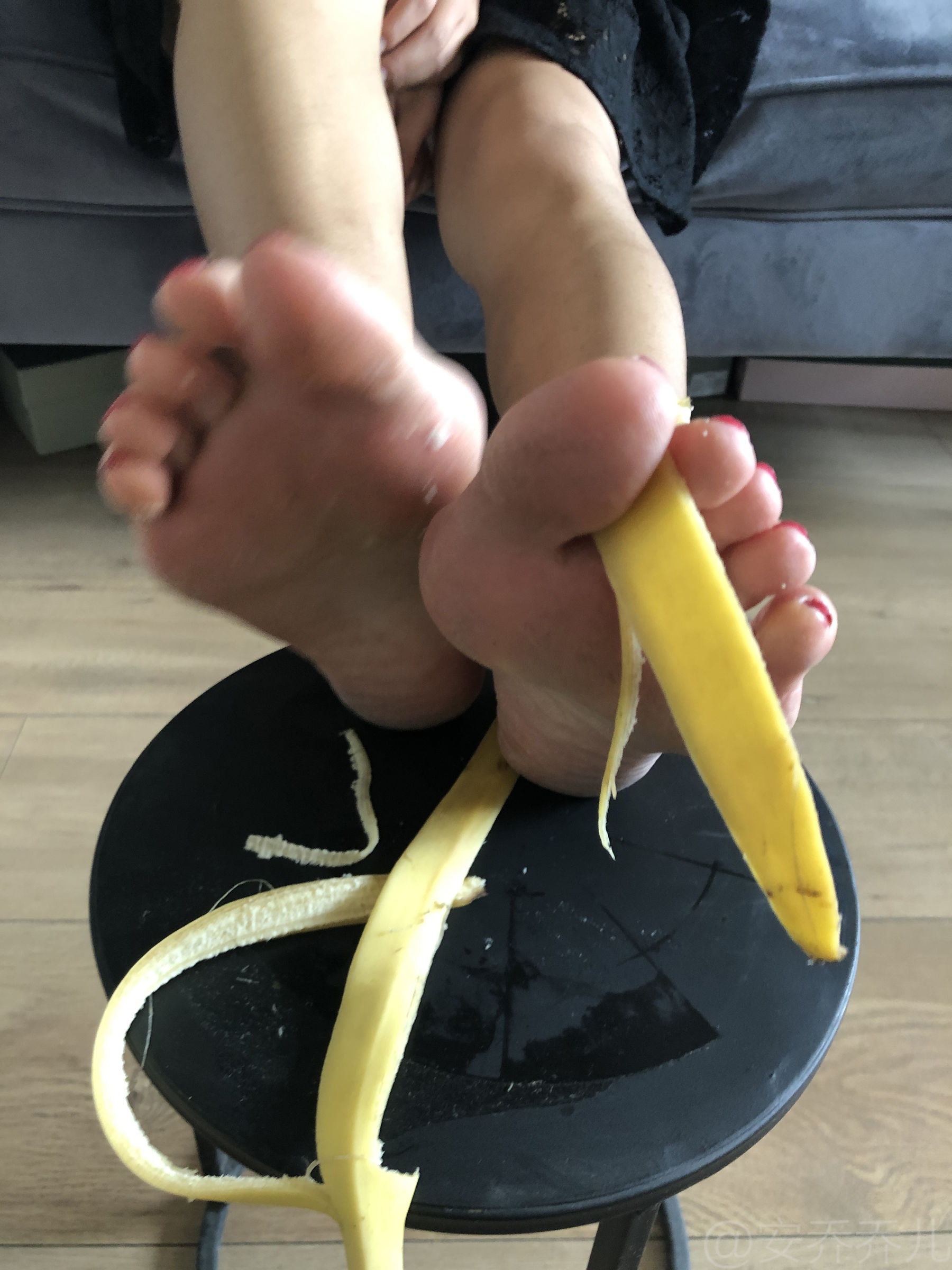 [福利COS] 安乔乔儿(Nia乔乔) No.009 踩香蕉第18张