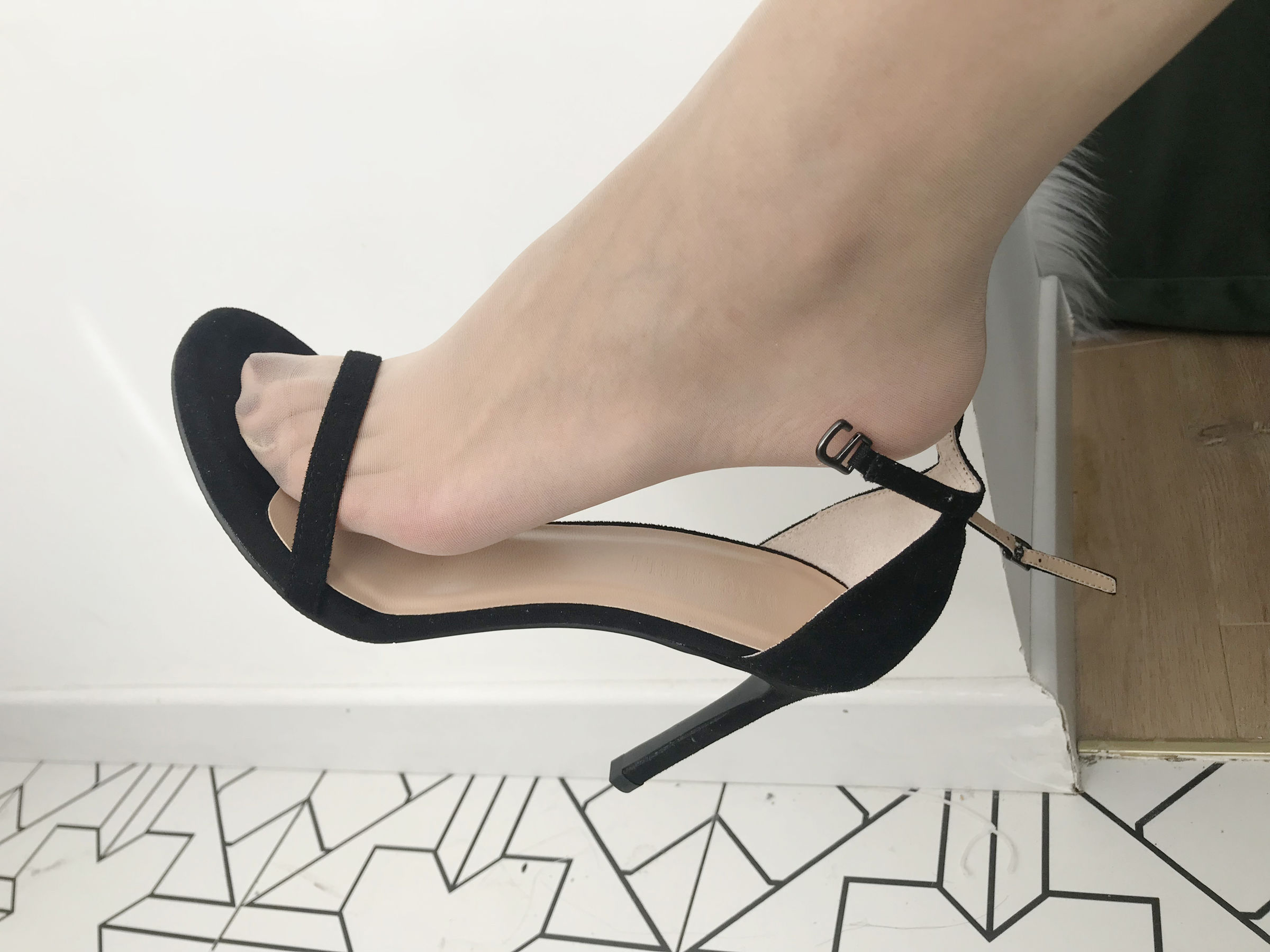 [福利COS] 安乔乔儿(Nia乔乔) No.017 安乔乔儿 黑丝旗袍第5张