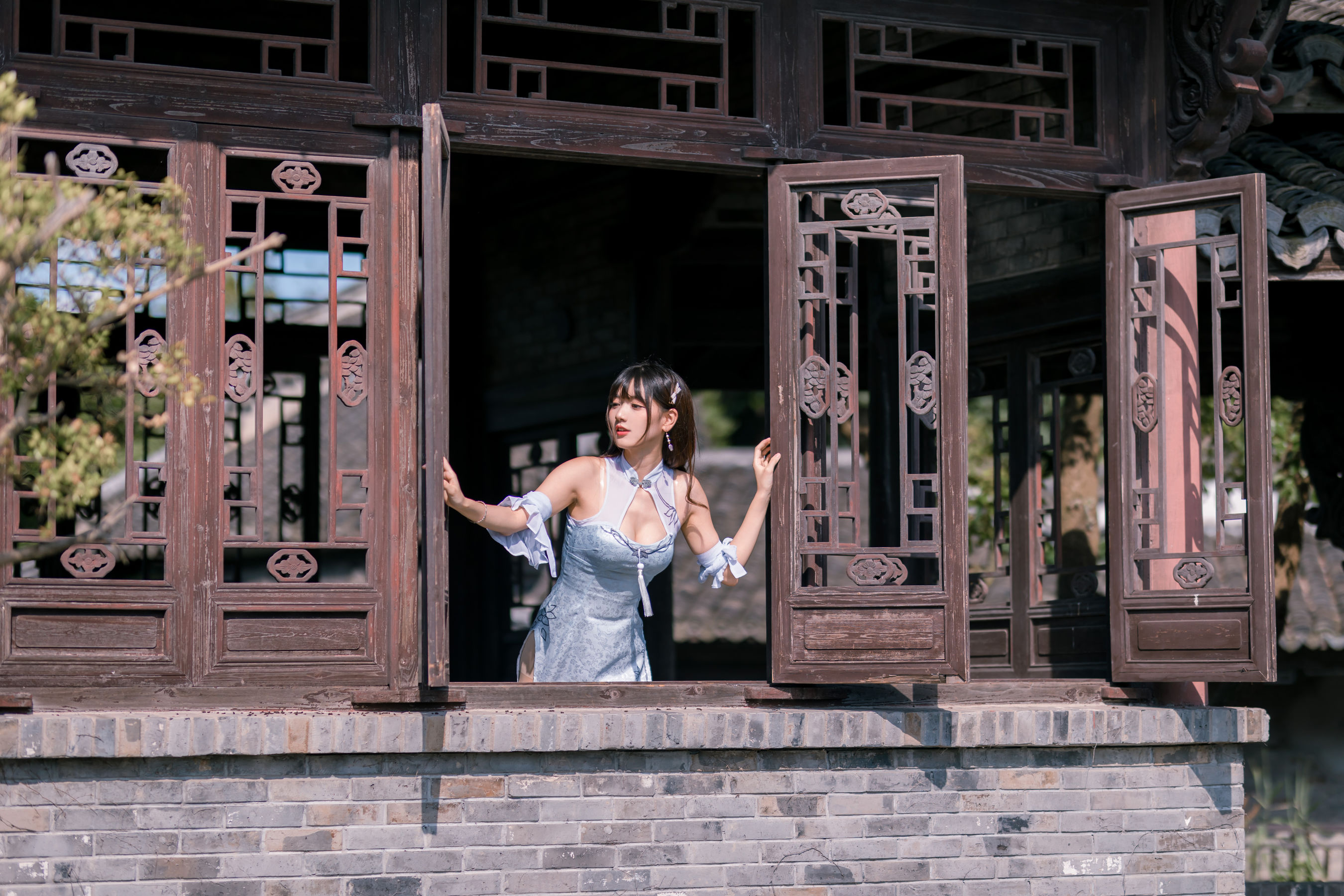 [福利COS] 可爱妹子陆卿卿kyokyo - 蓝色旗袍第10张