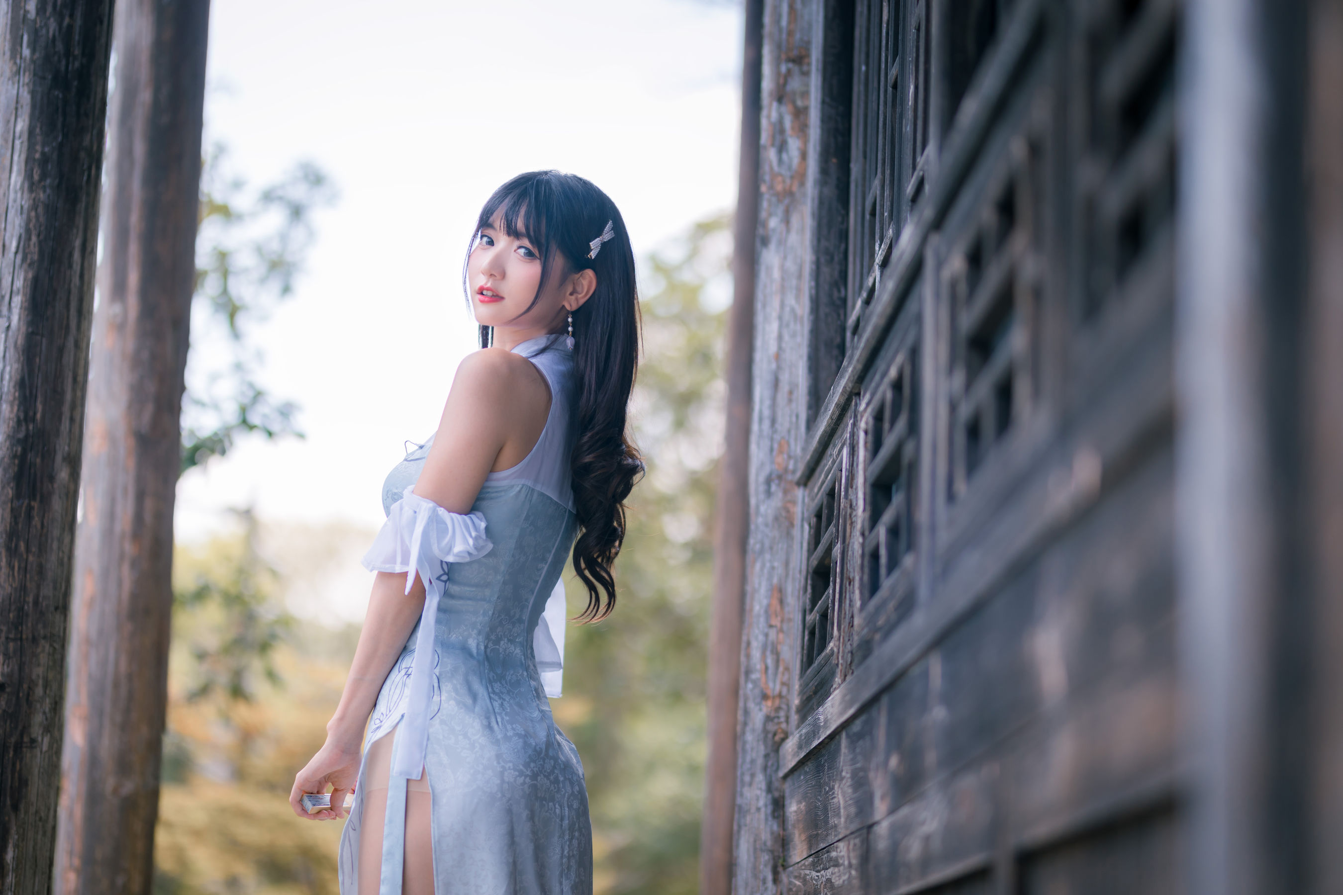 [福利COS] 可爱妹子陆卿卿kyokyo - 蓝色旗袍第3张