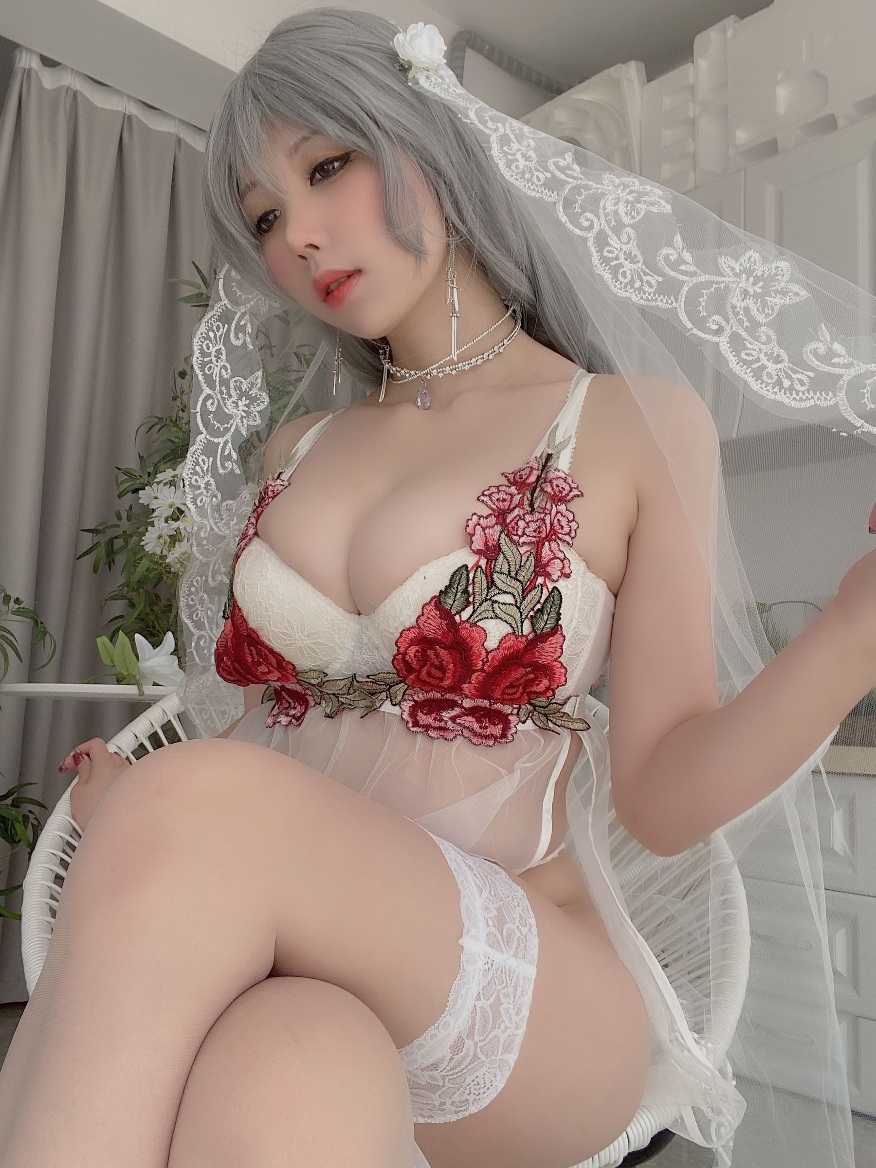 [福利COS] 二次元巨乳美女鹿野希 [Fantia] 【2021年09月】 白銀の花嫁入り第6张