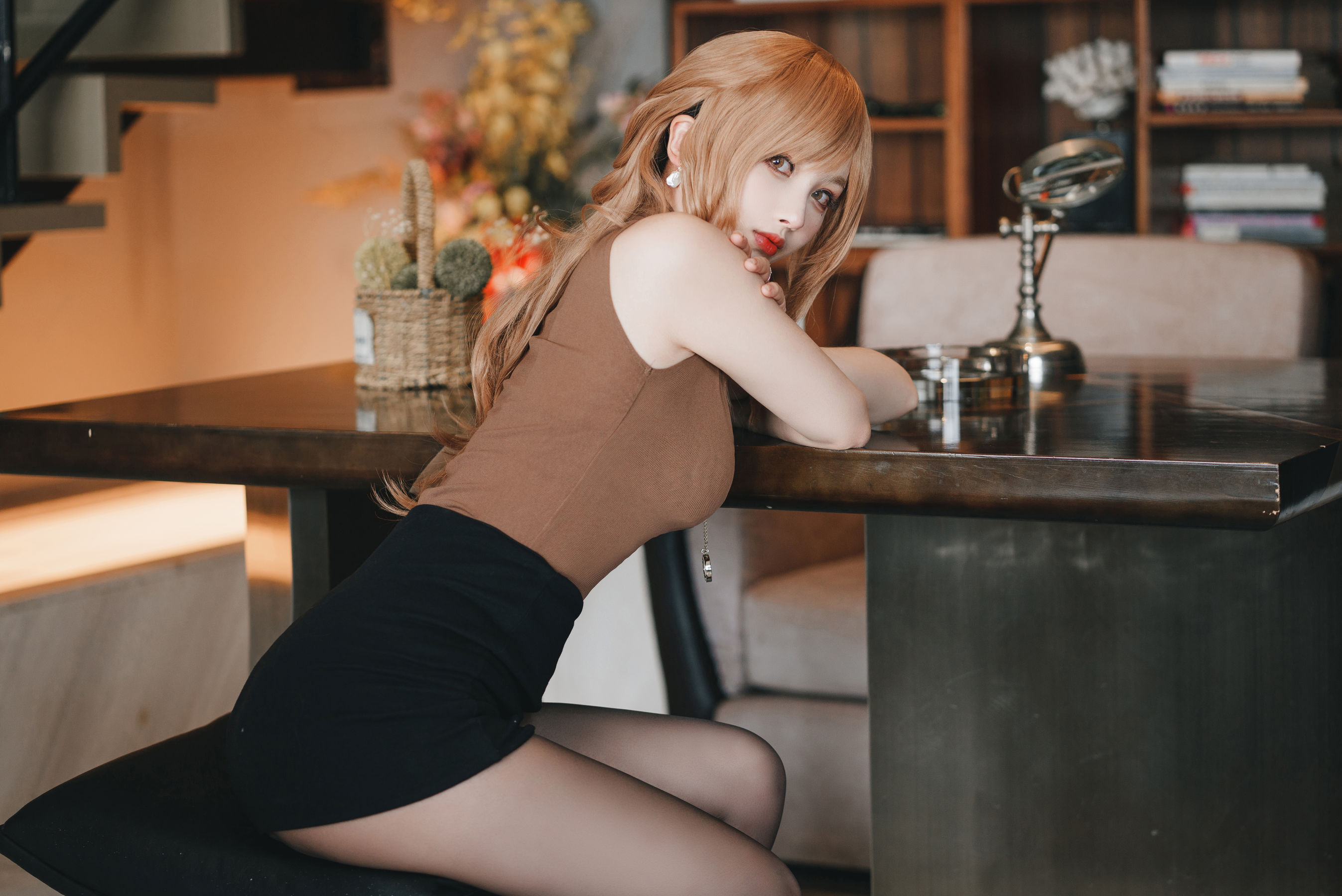 [福利COS] COS福利rioko凉凉子(肉扣热热子) - 人妻的一天-公司篇第4张