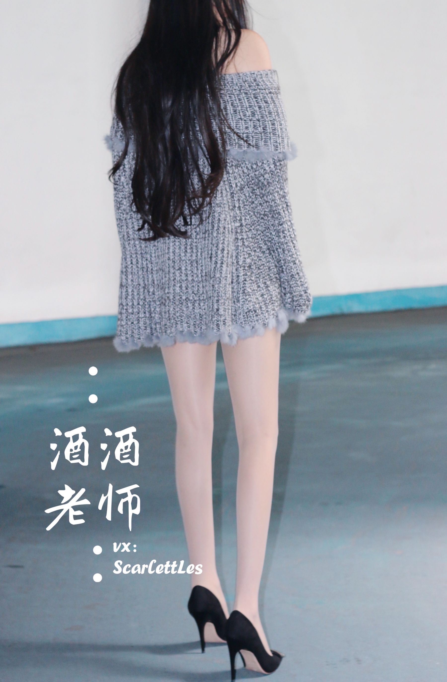 [福利COS] 酒酒老师 - 停车场里的超短裙第13张