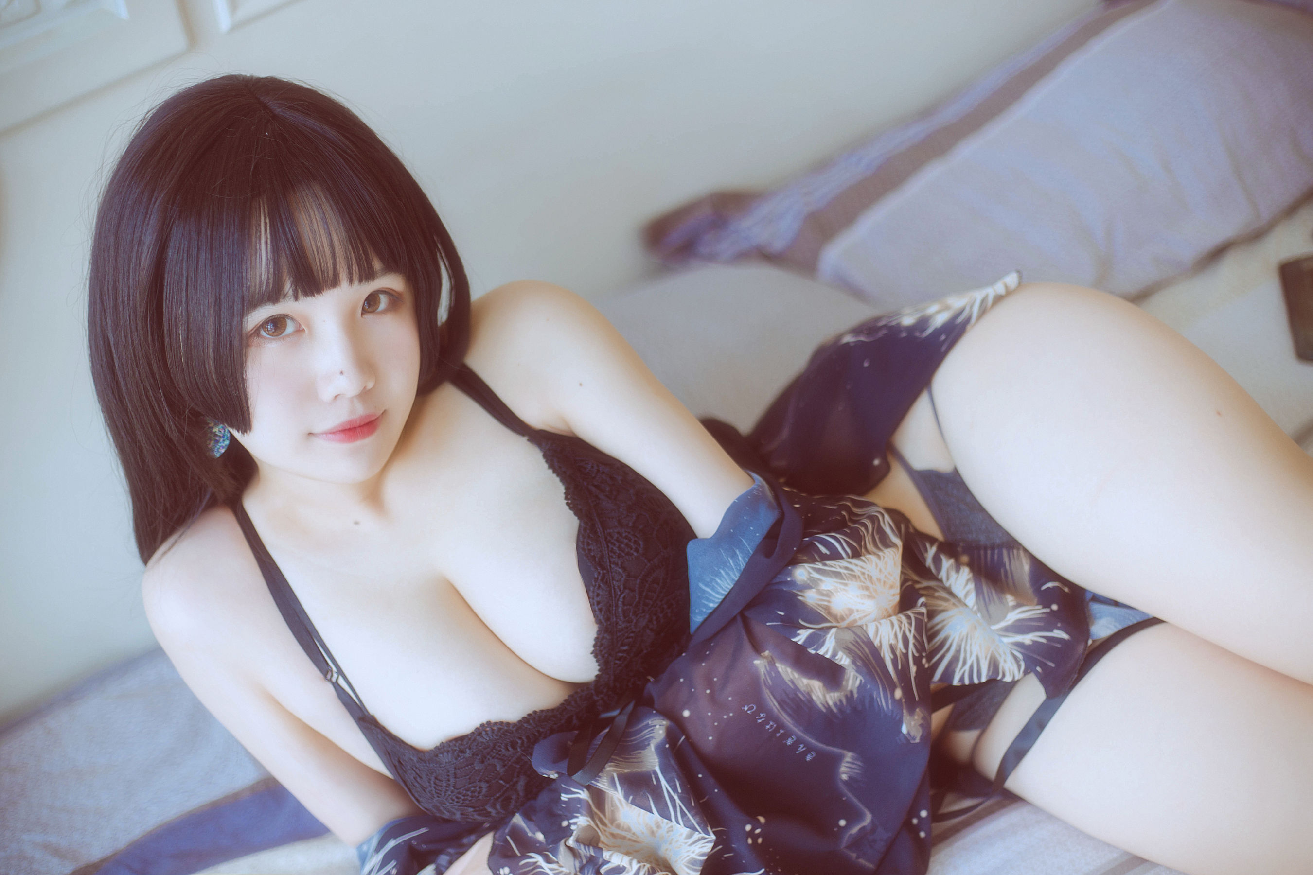 [福利COS] 阿半今天很开心 - 黑色吊带第4张