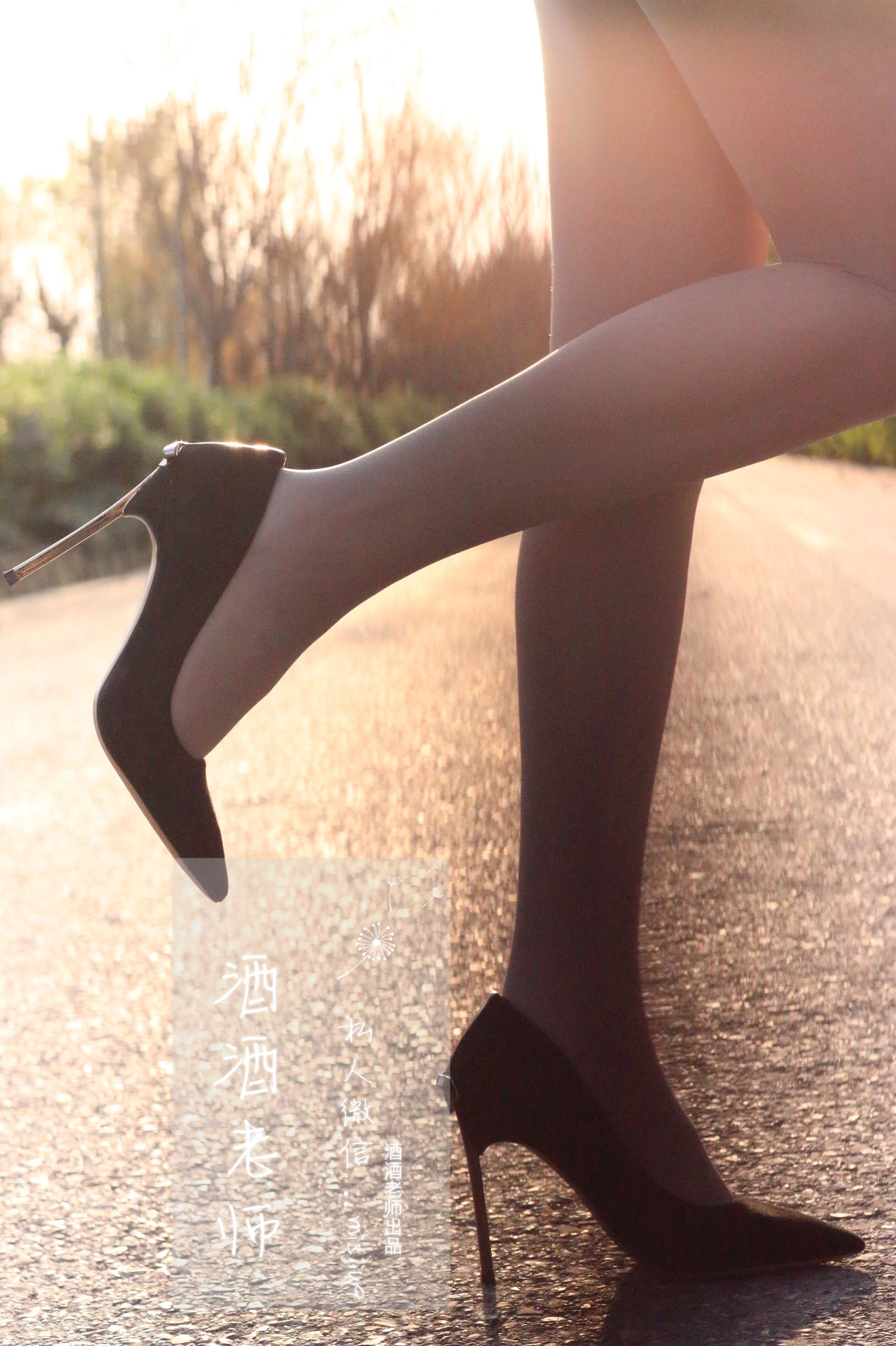 [福利COS] 酒酒老师 - 黄昏光影高跟秀第15张
