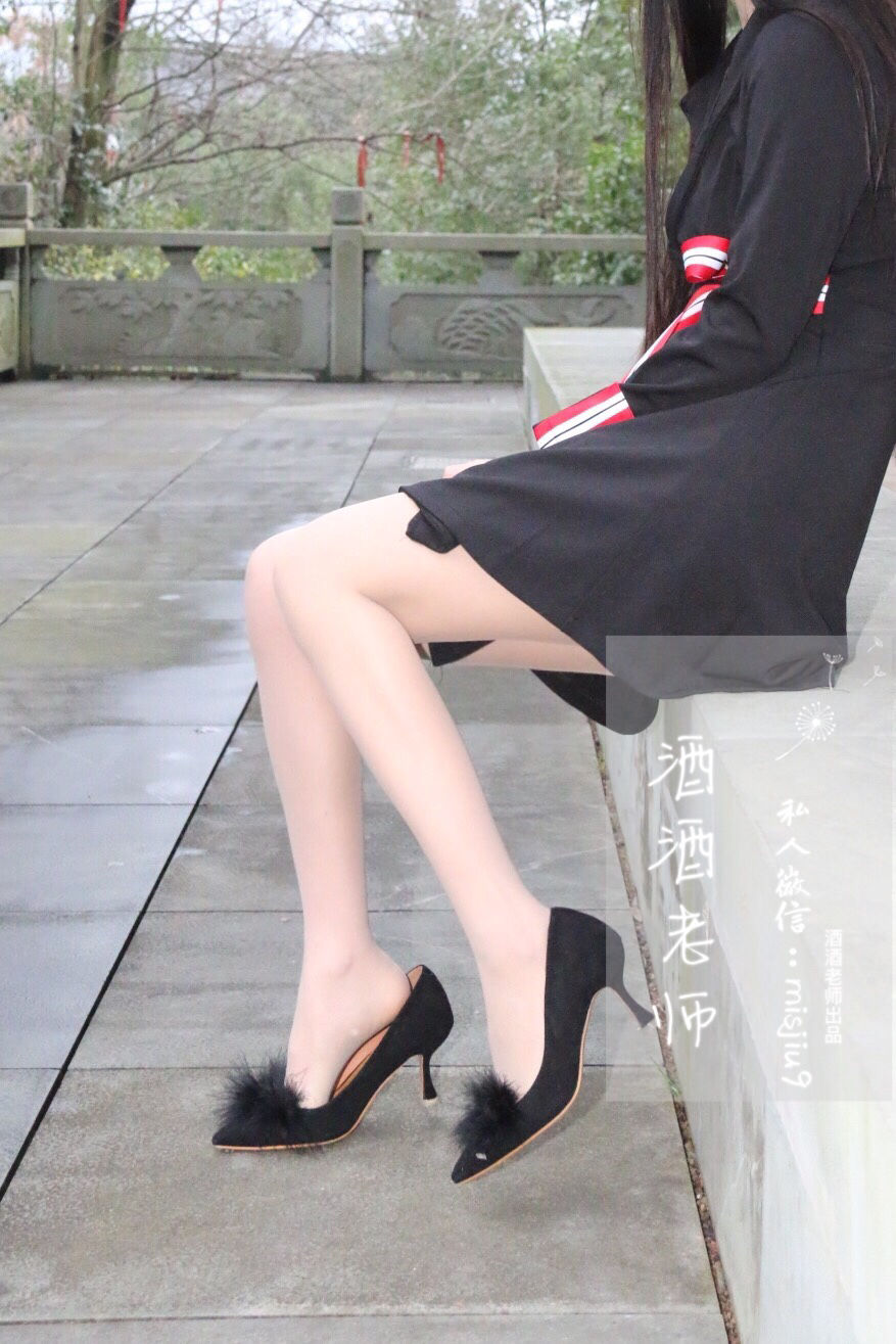 [福利COS] 酒酒老师 - 教师培训后的丝足韵事第12张