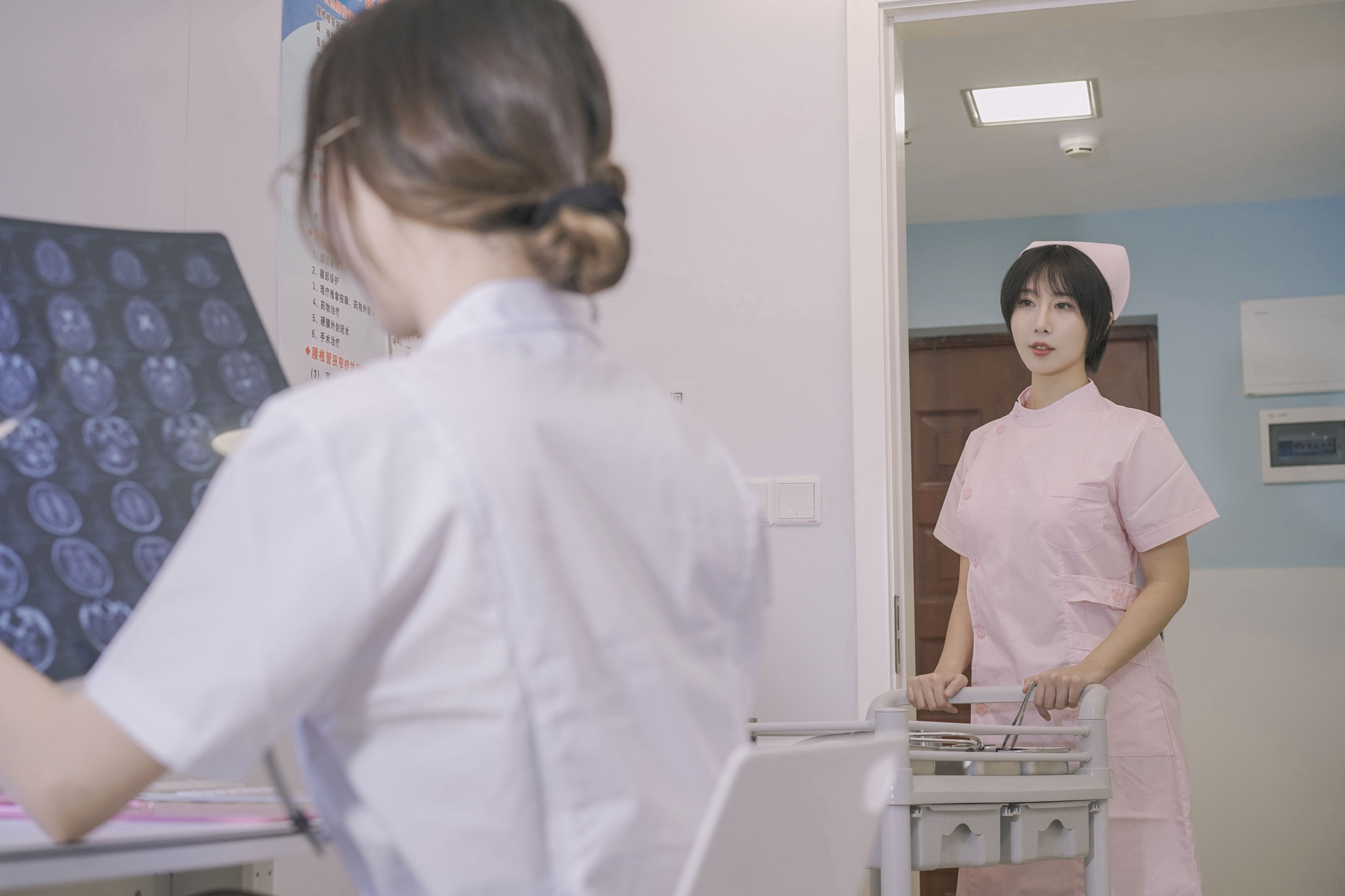 [福利COS] 云溪溪&amp;amp;奶桃桃 N47医护第1张