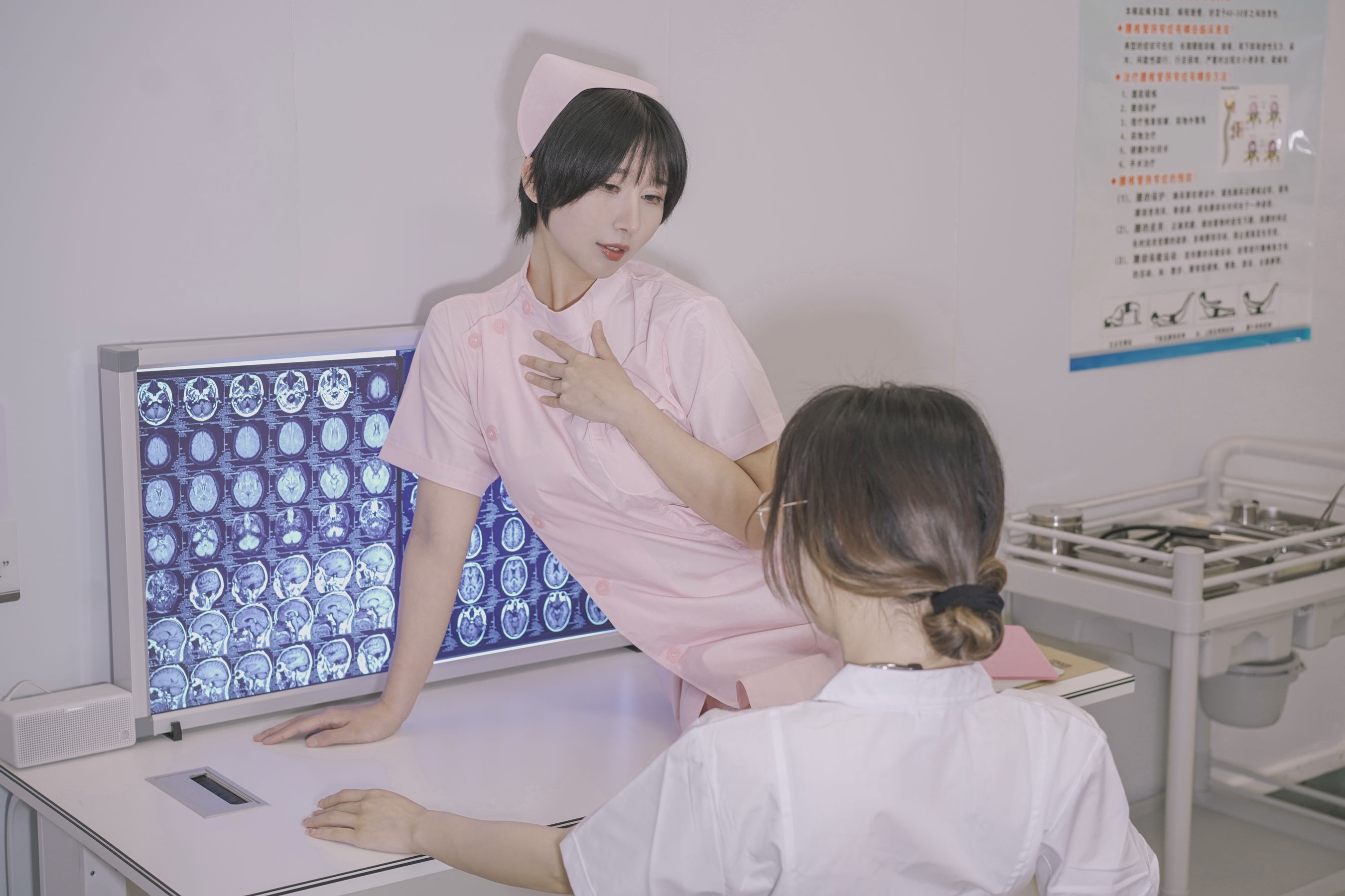 [福利COS] 云溪溪&amp;amp;奶桃桃 N47医护第5张