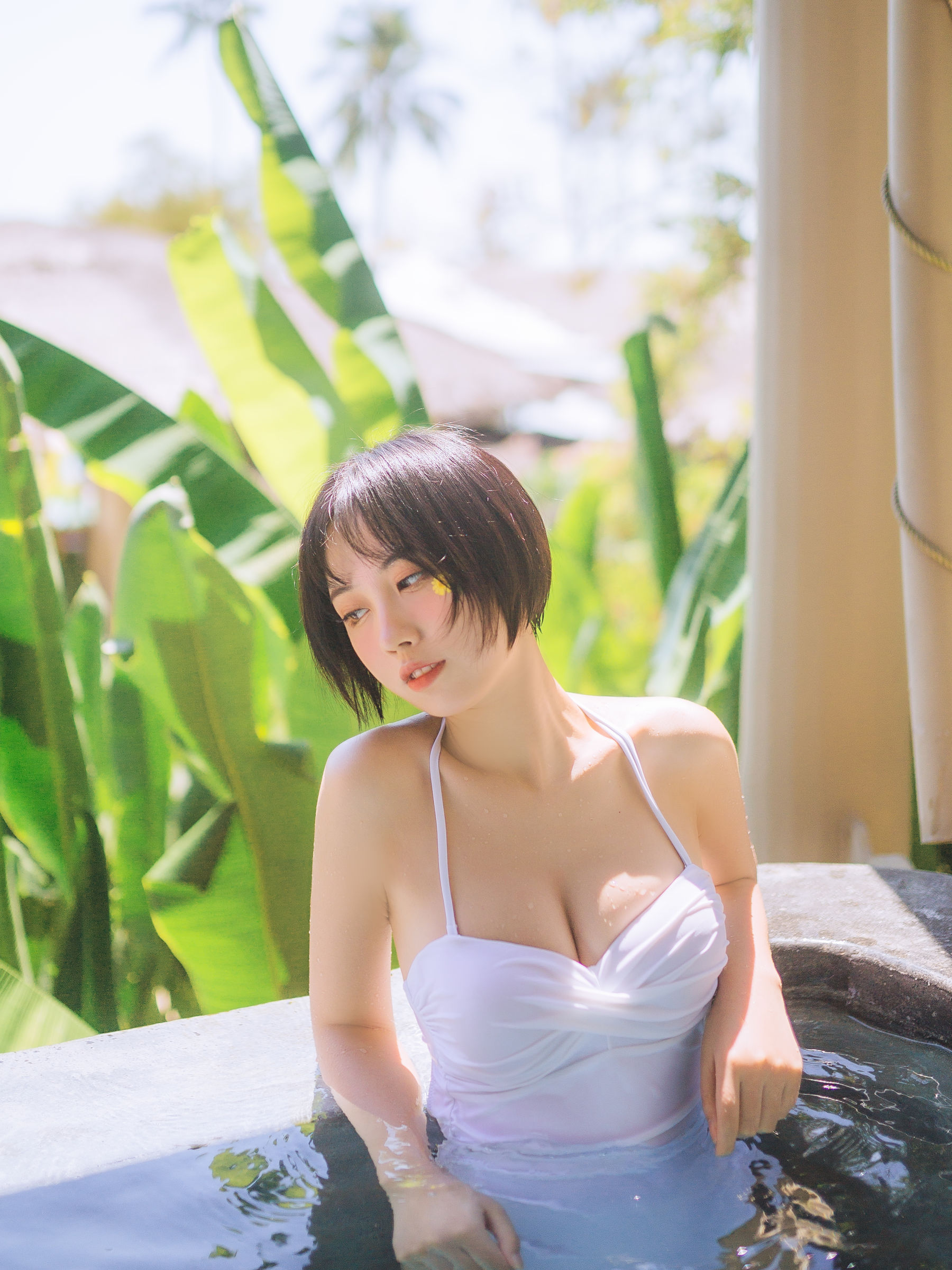 [福利COS] 次元少女念雪ww - 白色泳衣第5张