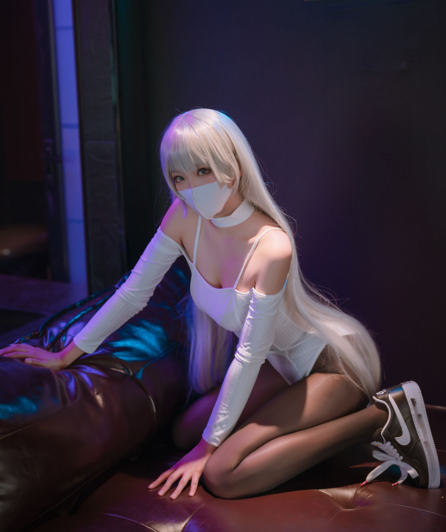 [福利COS] 轩萧学姐 - 高开叉运动鞋 茑第17张