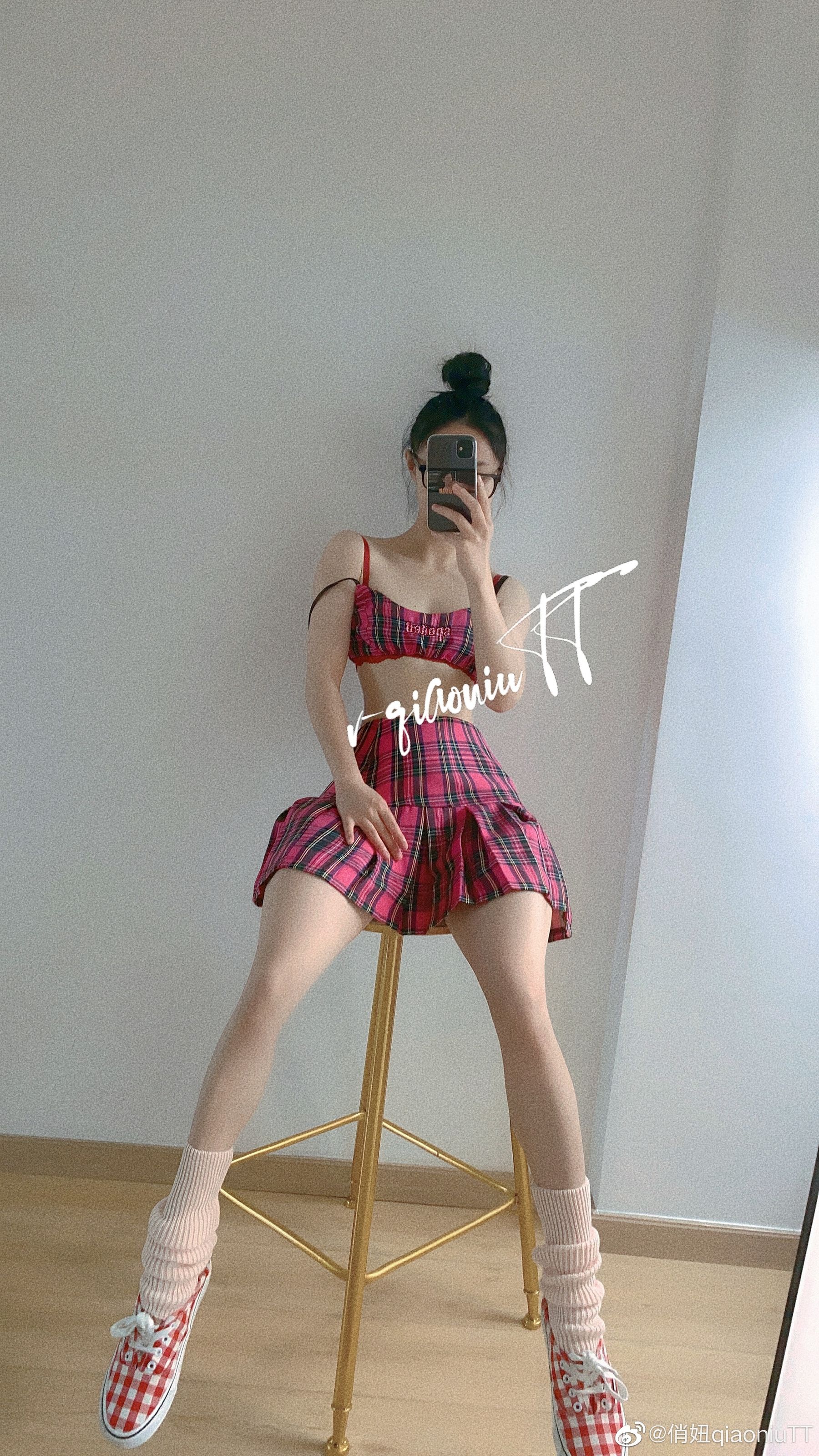 [福利COS] 俏妞qiaoniuTT - 丝袜长腿翘臀 视图合集第23张