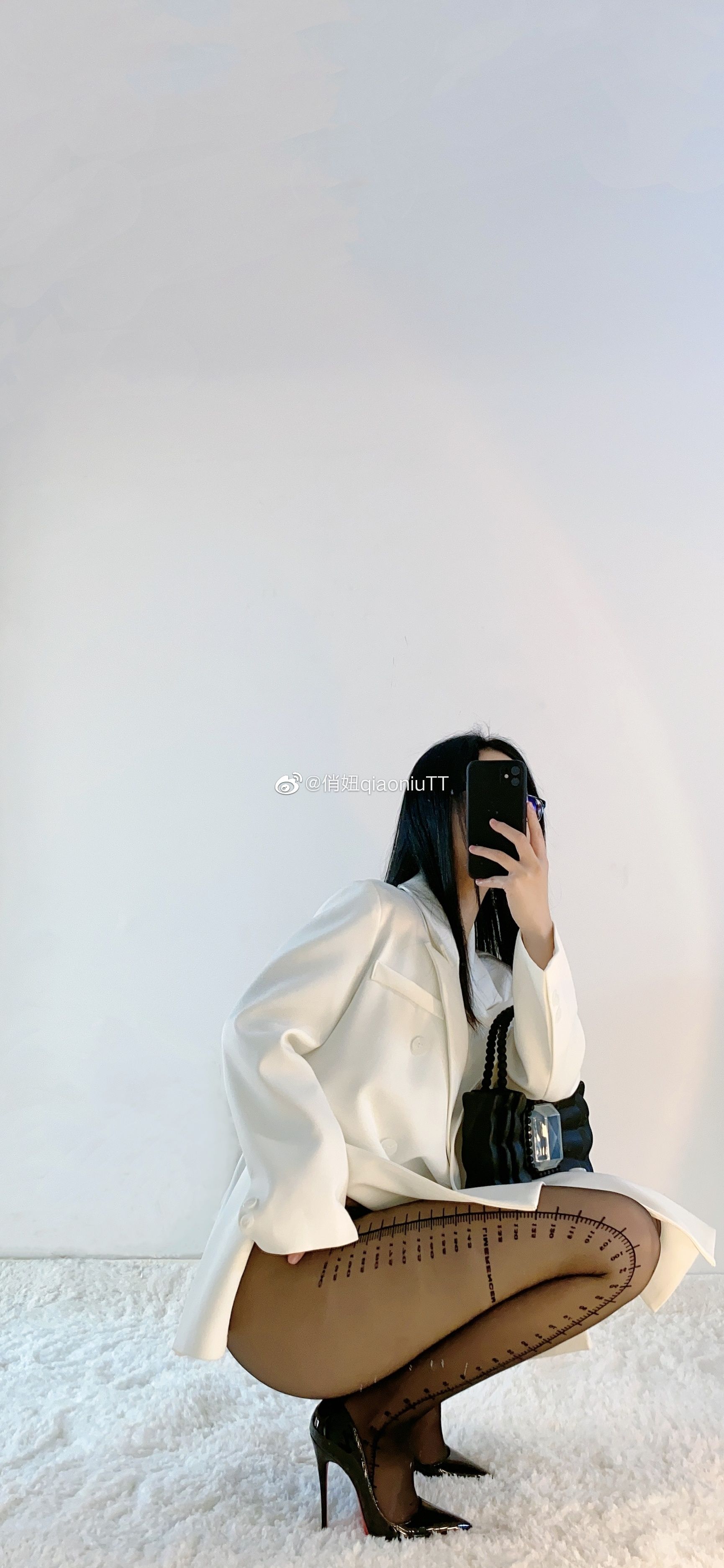 [福利COS] 俏妞qiaoniuTT - 丝袜长腿翘臀 视图合集第39张