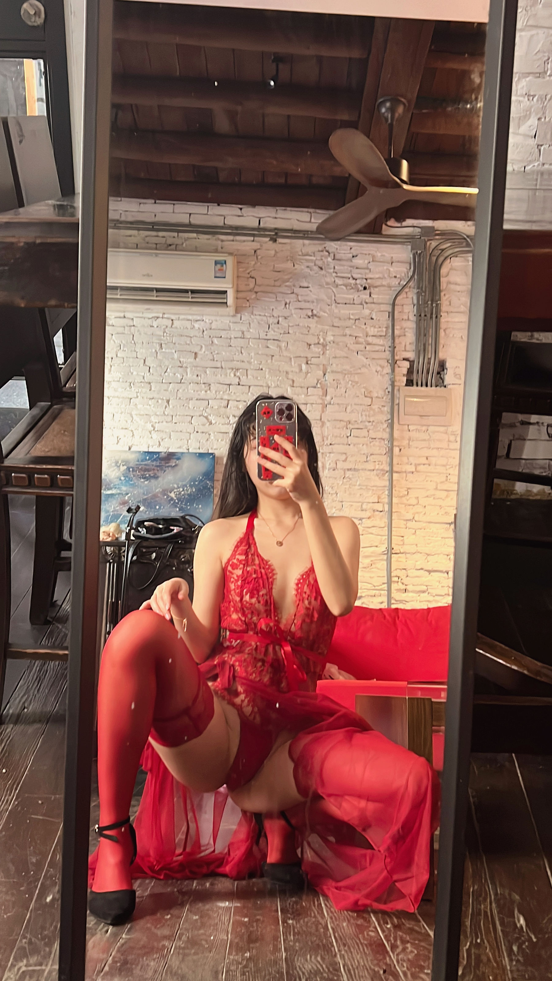 [福利COS] 微博人气Coser不呆猫 - 霸气红色人妻第4张